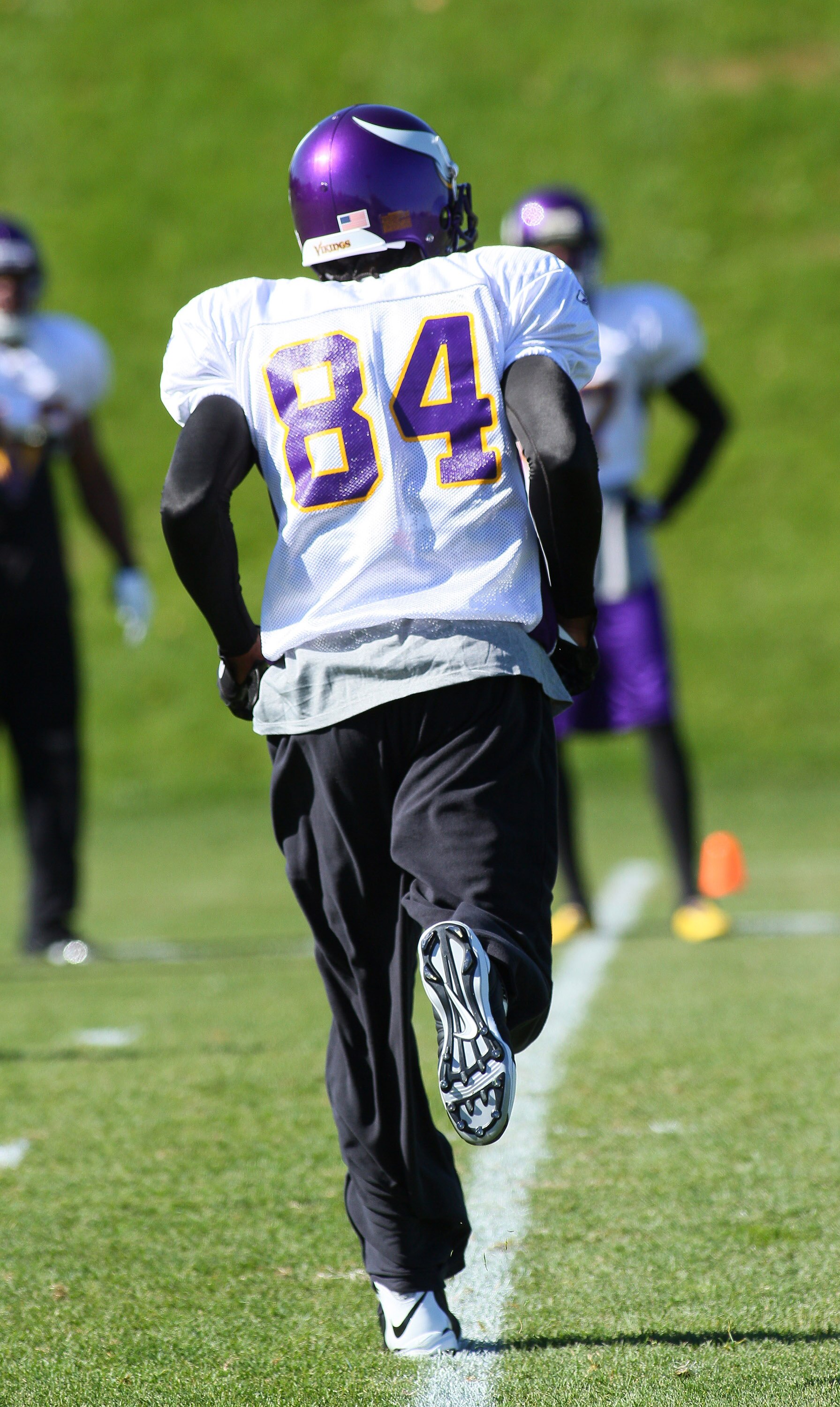 EDEN PRAIRIE, MN - OCTOBER 7:  Wide receiver Randy Moss #84 of the Minnesota Vikings runs during his first practice after re-joining the Vikings at Winter Park on October 7, 2010 in Eden Prairie, Minnesota.  (Photo by Adam Bettcher/Getty Images)