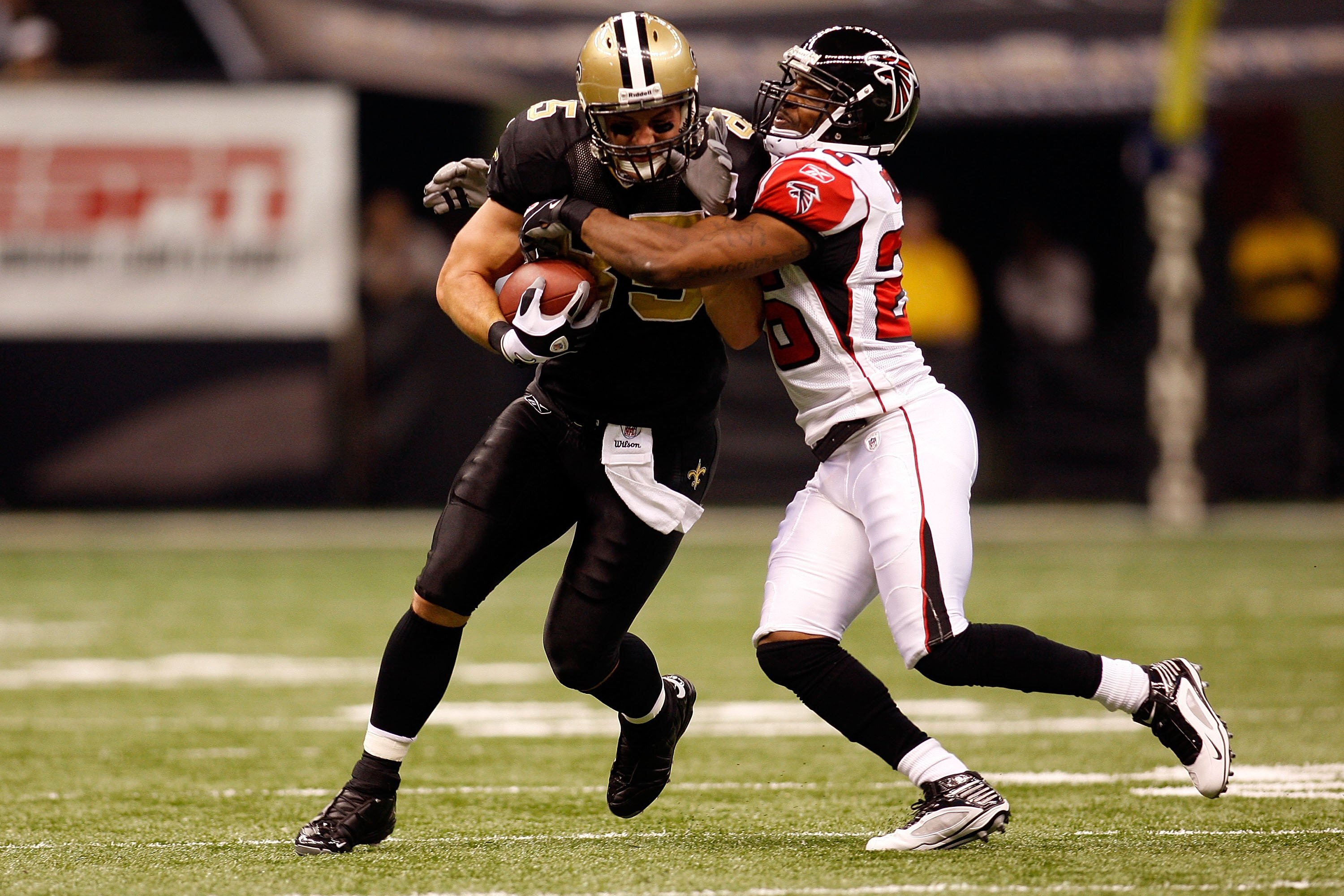 NEW ORLEANS - NOVEMBER 02:  David Thomas #85 of the New Orleans Saints runs for a first down against Erik Coleman #26 of the Atlanta Falcons during the first quarter of the game at the Louisiana Superdome on November 2, 2009 in New Orleans, Louisiana.(Pho