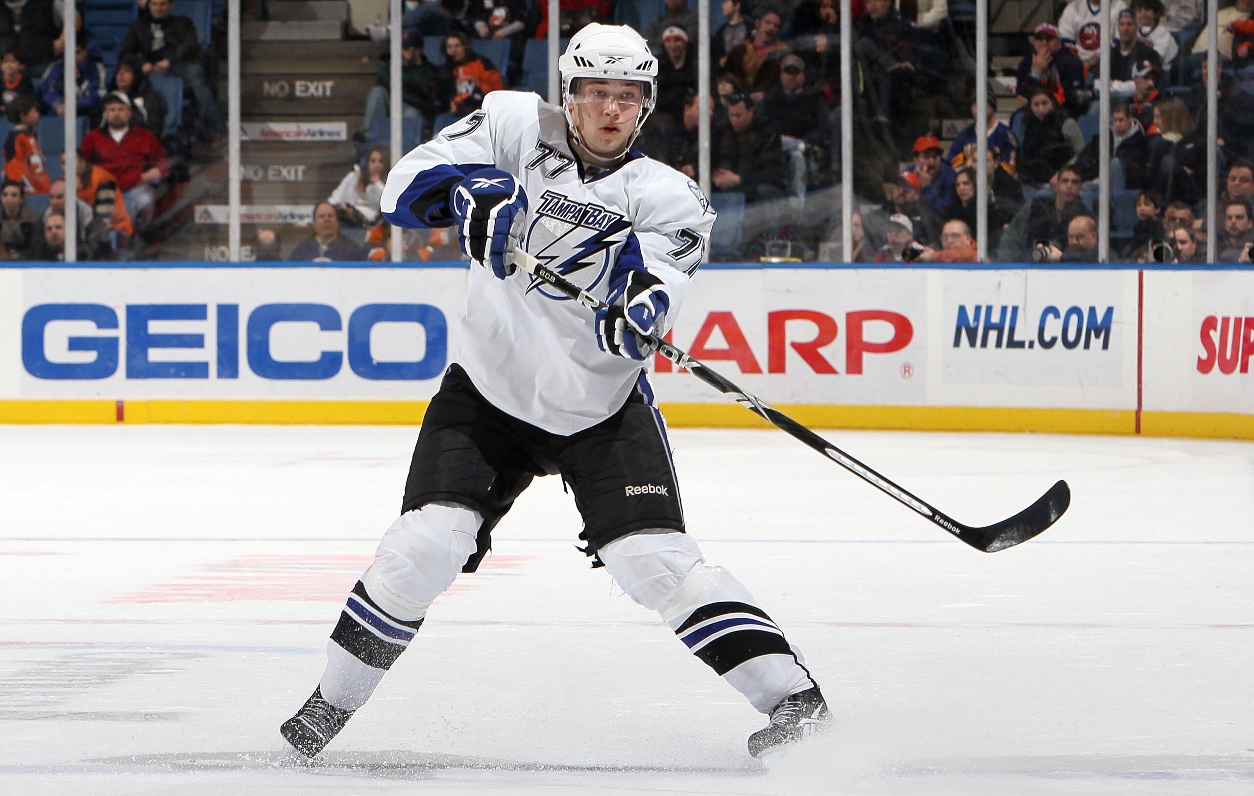UNIONDALE, NY - FEBRUARY 13:  Victor Hedman #77 of the Tampa Bay Lightning skates against the New York Islanders on February 13, 2010 at Nassau Coliseum in Uniondale, New York. The Isles defeated the Lightning 5-4.  (Photo by Jim McIsaac/Getty Images)