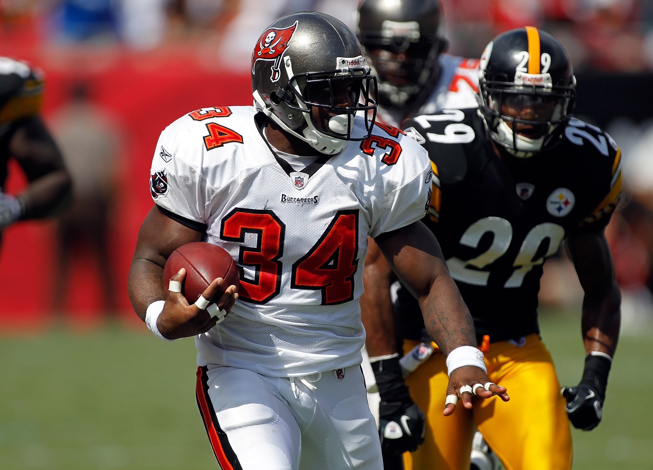 TAMPA, FL - SEPTEMBER 26:  Running back Earnest Graham #34 of the Tampa Bay Buccaneers runs the ball against the Pittsburgh Steelers during the game at Raymond James Stadium on September 26, 2010 in Tampa, Florida.  (Photo by J. Meric/Getty Images)