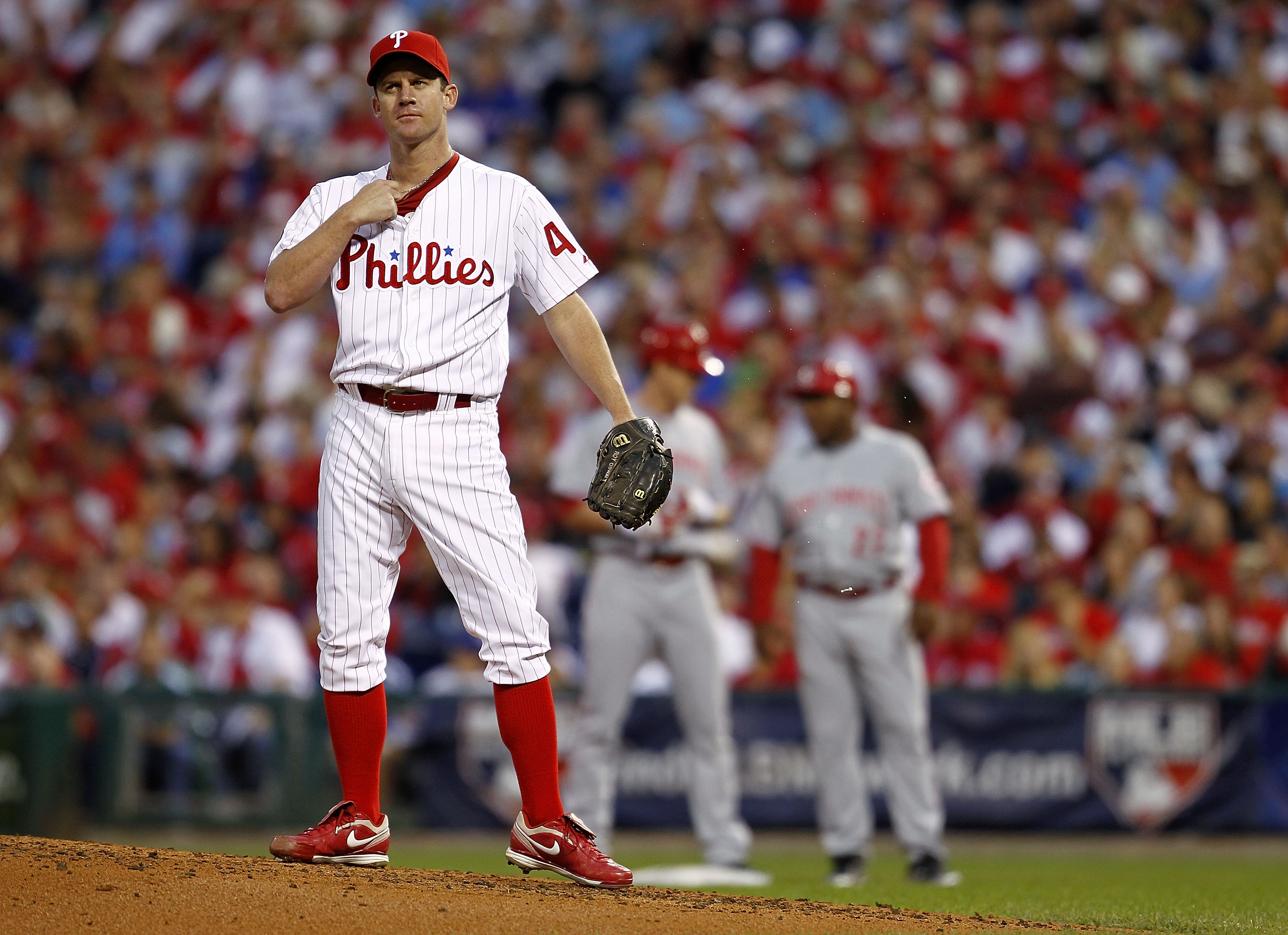 PHILADELPHIA - OCTOBER 08:  Roy Oswalt #44 of the Philadelphia Phillies walks back to the mound in Game 2 of the NLDS against the Cincinnati Reds at Citizens Bank Park on October 8, 2010 in Philadelphia, Pennsylvania.  (Photo by Jeff Zelevansky/Getty Imag