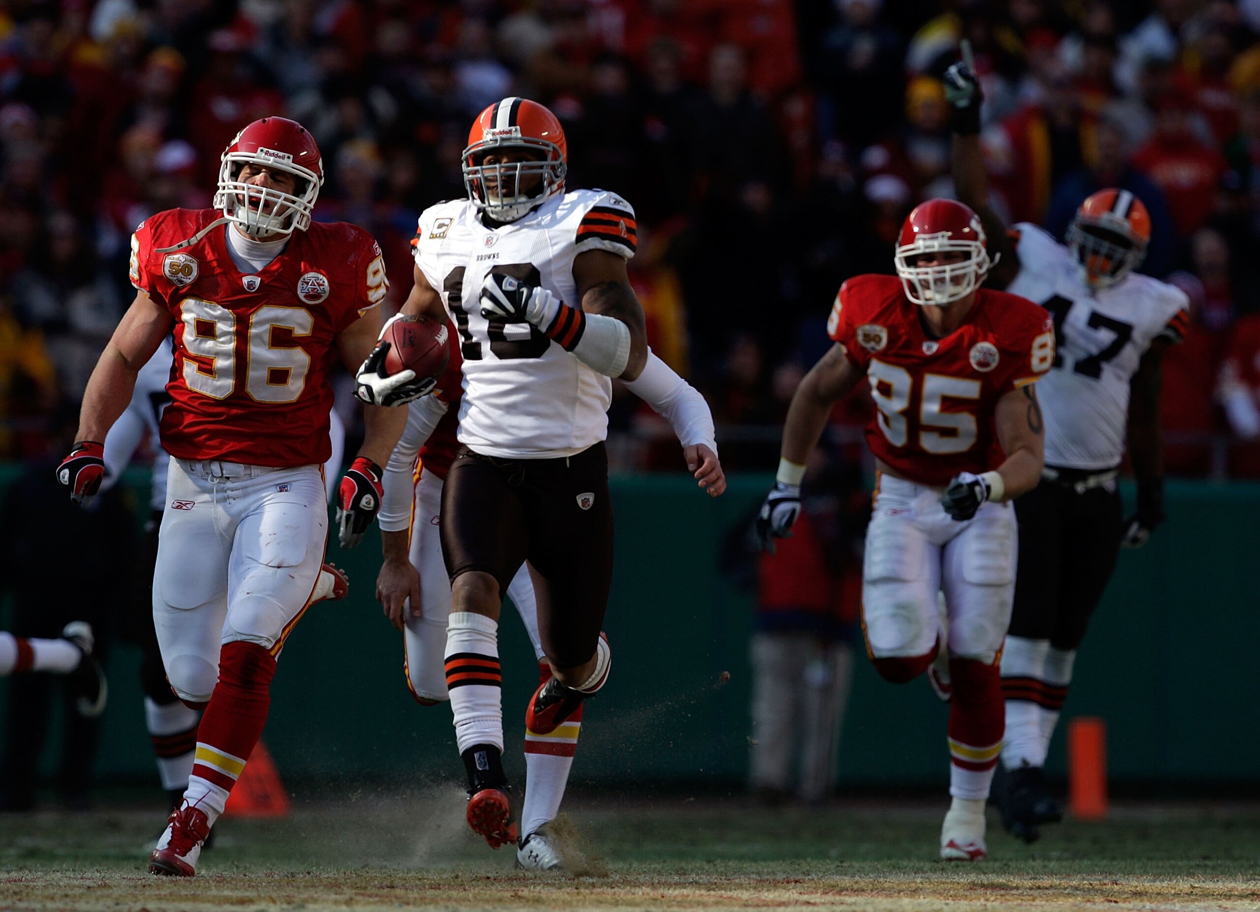 KANSAS CITY, MO - DECEMBER 20:  Joshua Cribbs #16 of the Cleveland Browns returns his second kickoff of the day for a touchdown to set an NFL record of 8 in a season during the game against the Kansas City Chiefs on December 20, 2009 at Arrowhead Stadium