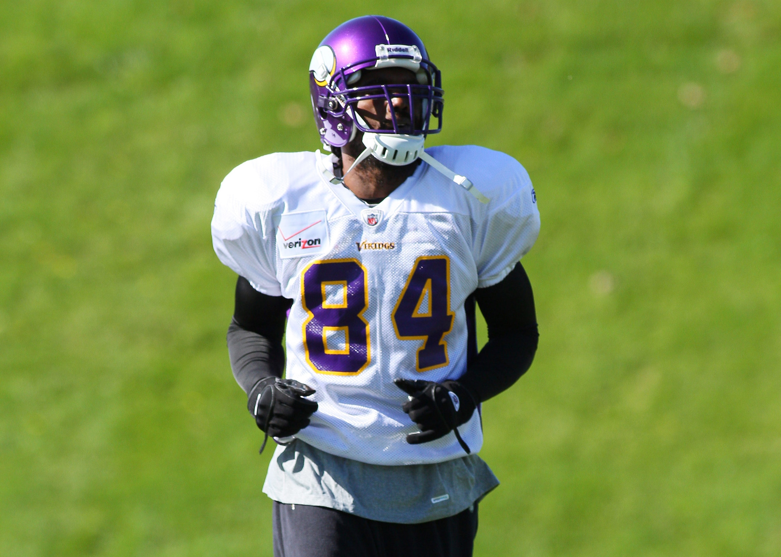EDEN PRAIRIE, MN - OCTOBER 7: Wide receiver Randy Moss #84 of the Minnesota Vikings runs during his first practice after re-joining the Vikings at Winter Park on October 7, 2010 in Eden Prairie, Minnesota. (Photo by Adam Bettcher/Getty Images) EDEN PRAIRIE, MN - OCTOBER 7: Wide receiver Randy Moss #84 of the Minnesota Vikings runs during his first practice after re-joining the Vikings at Winter Park on October 7, 2010 in Eden Prairie, Minnesota. (Photo by Adam Bettcher/Getty Images)