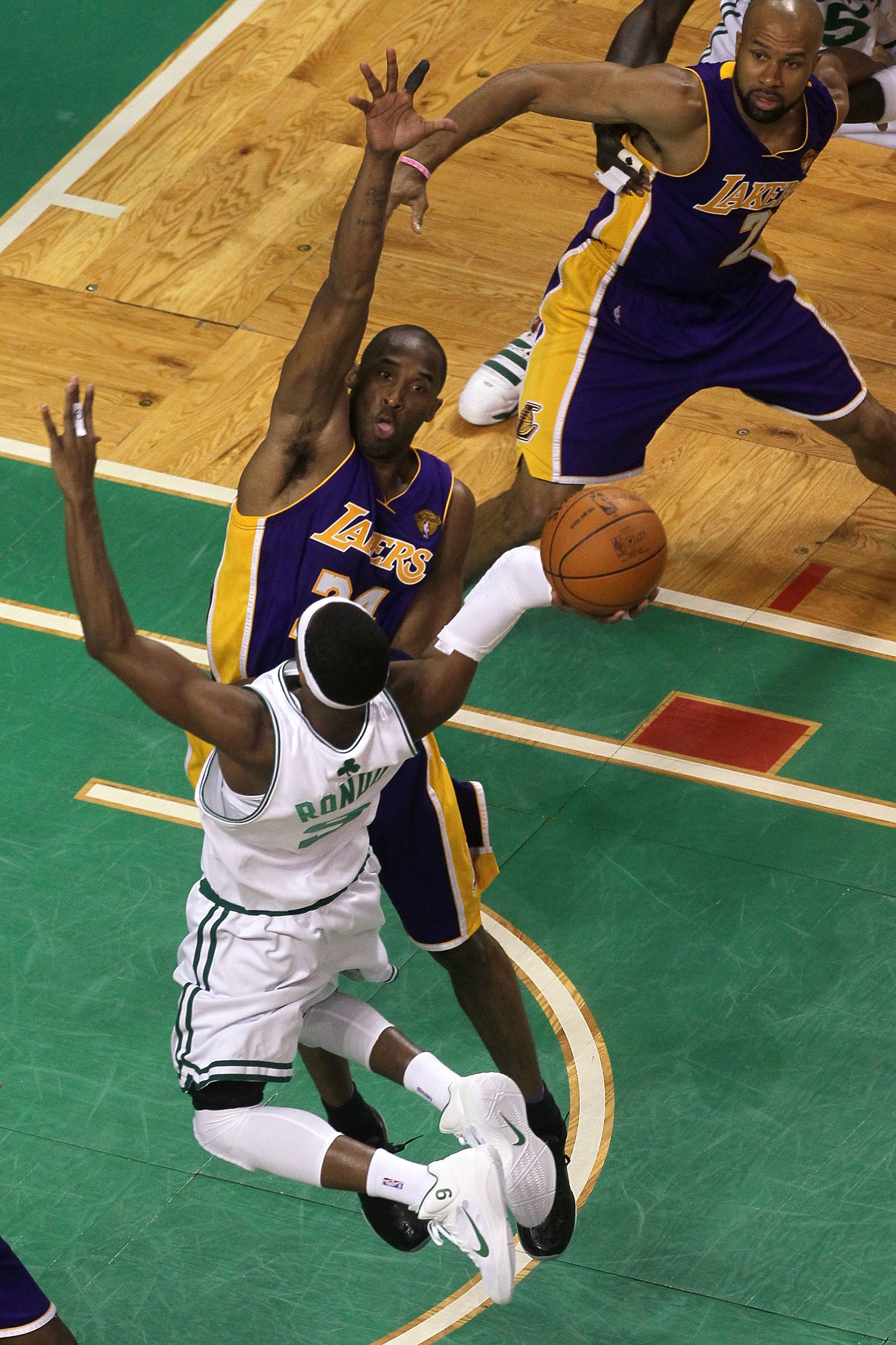 BOSTON - JUNE 10:  Kobe Bryant #24 of the Los Angeles Lakers defends Rajon Rondo #9 of the Boston Celtics during Game Four of the 2010 NBA Finals on June 10, 2010 at TD Garden in Boston, Massachusetts. NOTE TO USER: User expressly acknowledges and agrees