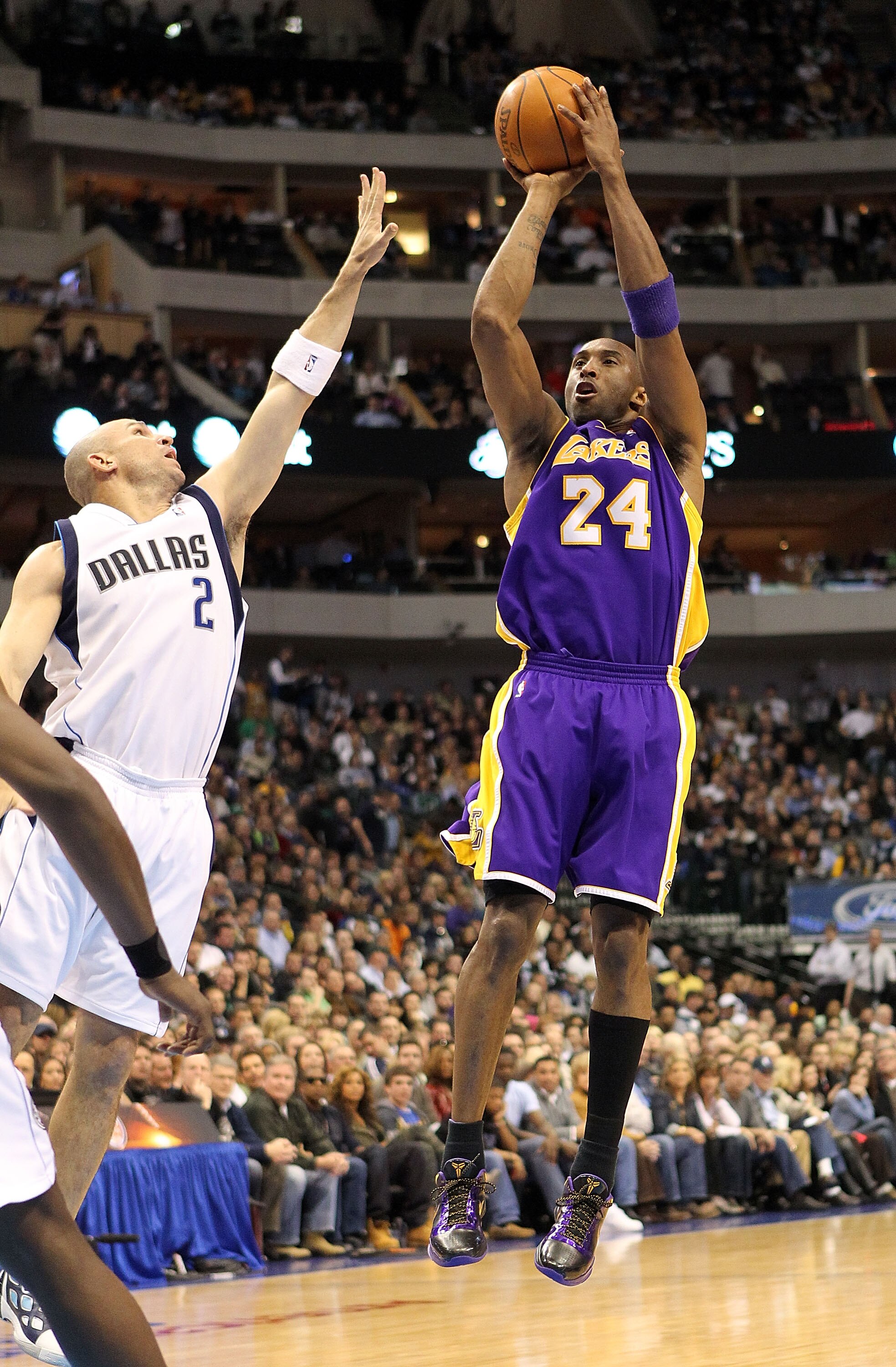 DALLAS - FEBRUARY 24:  Kobe Bryant #24 of the Los Angeles Lakers shoots against Jason Kidd #2 of the Dallas Mavericks on February 24, 2010 at American Airlines Center in Dallas, Texas.  NOTE TO USER: User expressly acknowledges and agrees that, by downloa