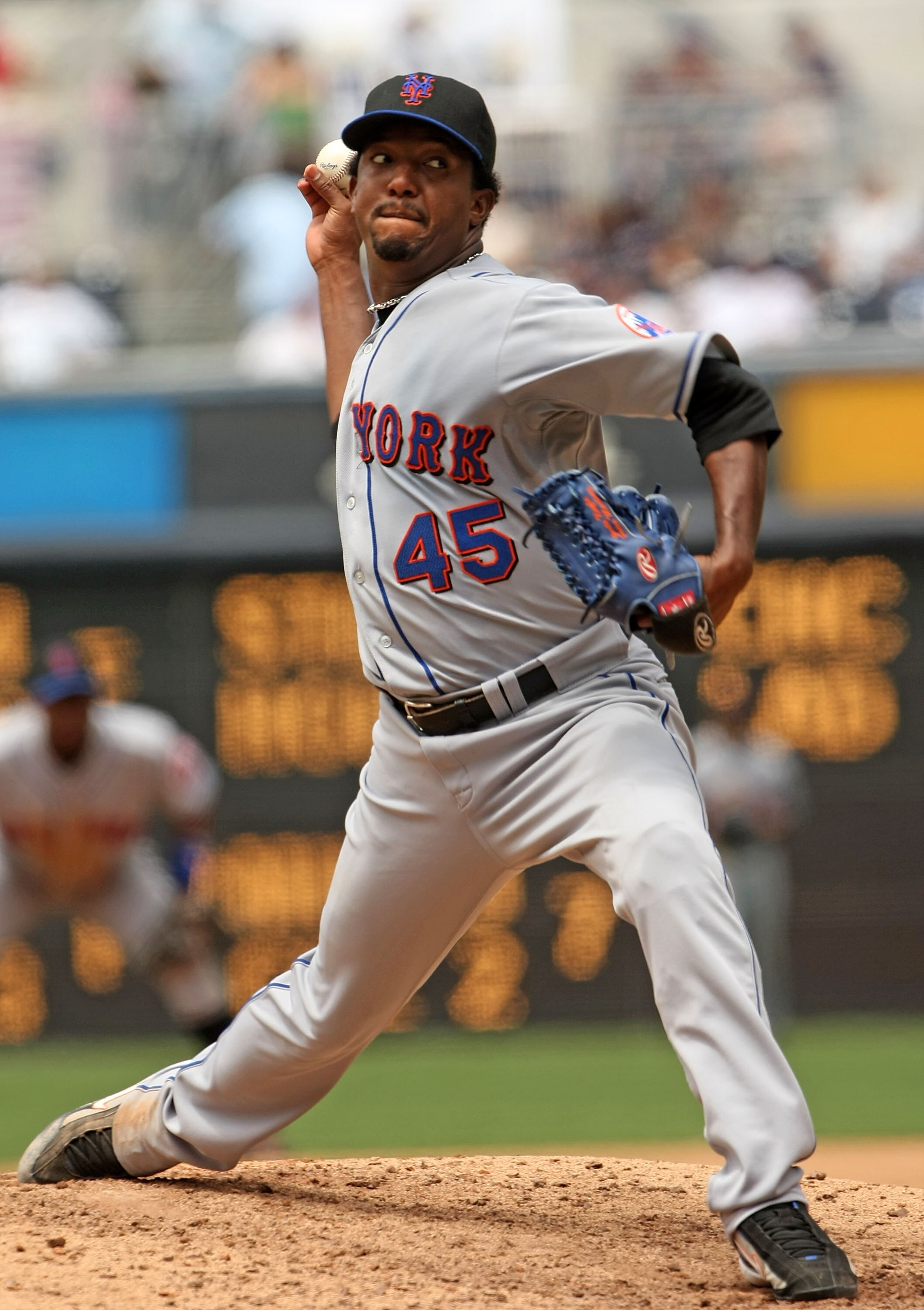 SAN DIEGO - JUNE 08:  Pitcher Pedro Martinez #45 of the New York Mets throws a pitch against the San Diego Padres at Petco Park June 8, 2008 in San Diego, California. The Padres won 8-6. (Photo by Stephen Dunn/Getty Images)