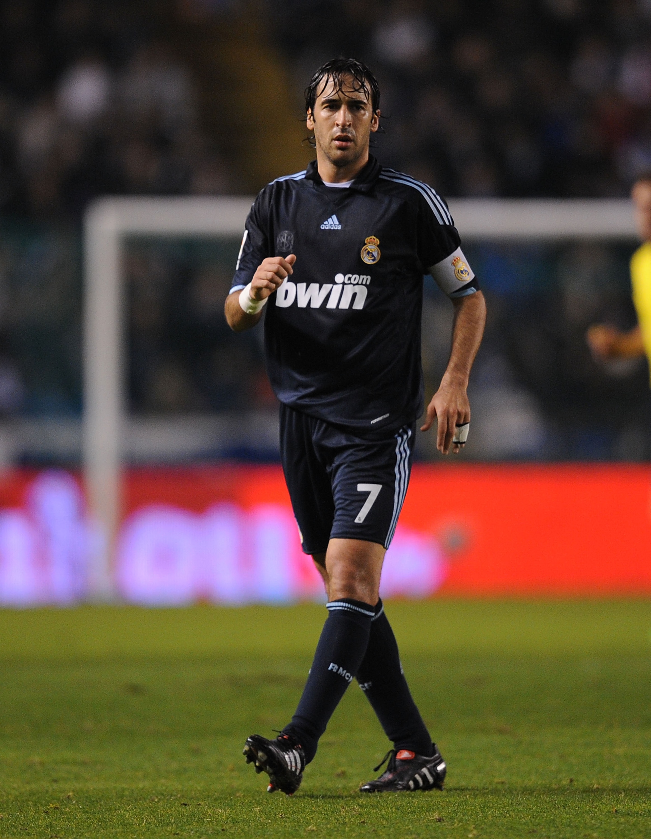 LA CORUNA, SPAIN - JANUARY 30: Raul Gonzalez of Real Madrid during the La Liga match between Real Madrid and Deportivo La Coruna at the Riazor Stadium on January 30, 2010 in La Coruna, Spain.  (Photo by Denis Doyle/Getty Images)