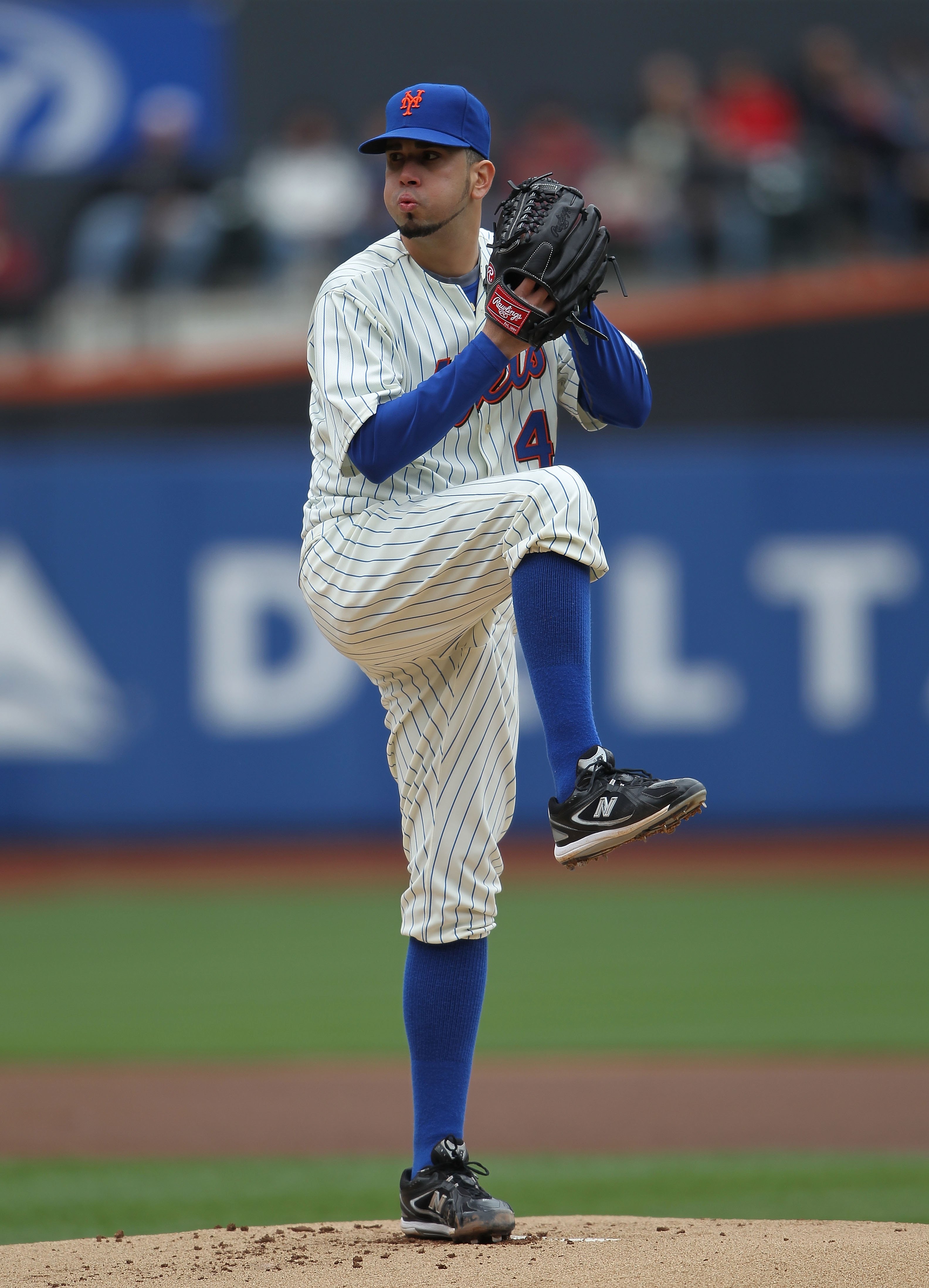 NEW YORK - MAY 09:  Oliver Perez #46 of the New York Mets pitches against the San Francisco Giants at Citi Field on May 9, 2010 in the Flushing neighborhood of the Queens borough of New York City.  (Photo by Nick Laham/Getty Images)
