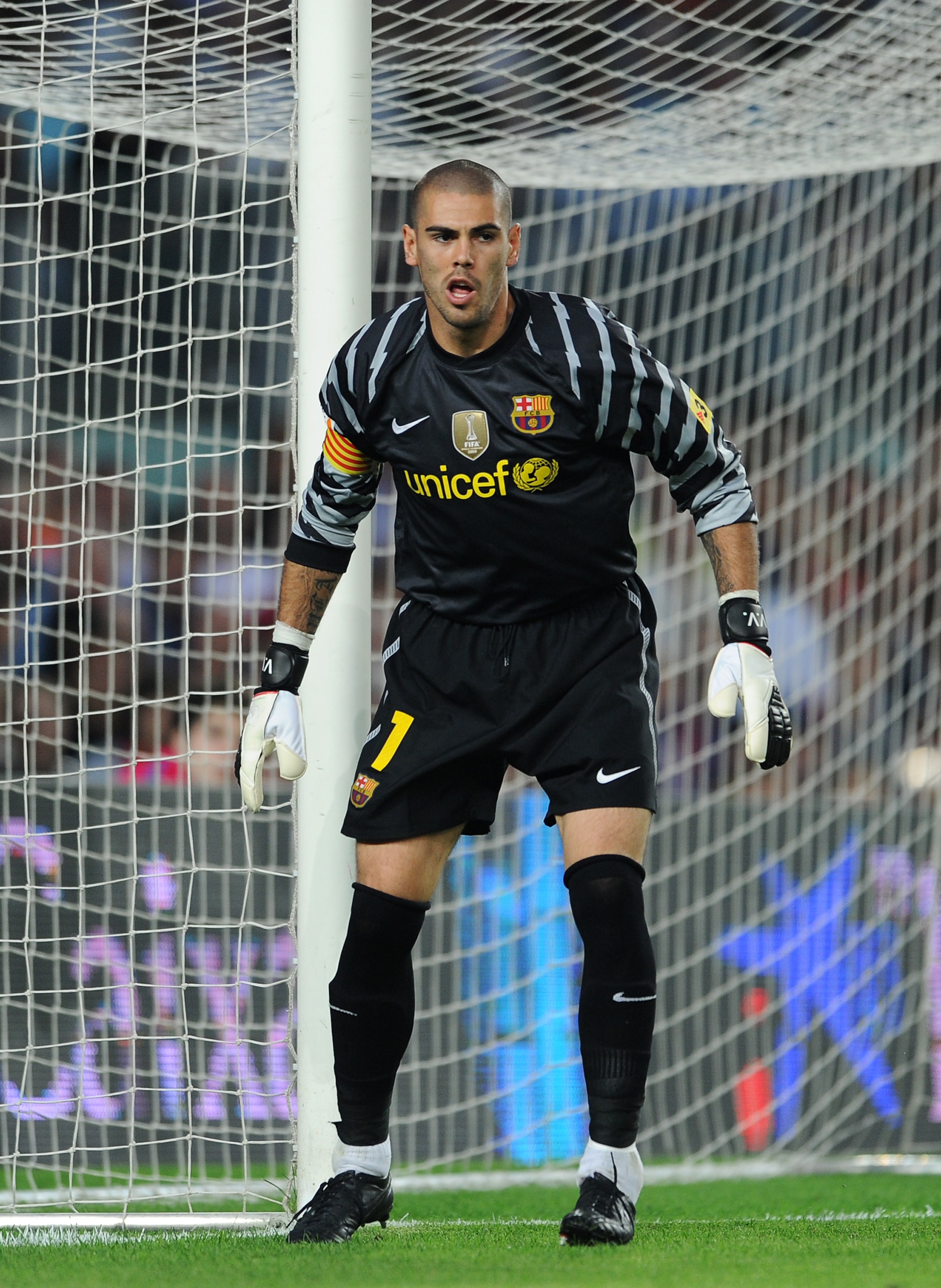 BARCELONA, SPAIN - OCTOBER 03: Goalkeeper Victor Valdes of Barcelona follows the game during the La Liga match between Barcelona and Mallorca at the Camp Nou stadium on October 3, 2010 in Barcelona, Spain. The match ended in a 1-1 draw. (Photo by Jasper BARCELONA, SPAIN - OCTOBER 03: Goalkeeper Victor Valdes of Barcelona follows the game during the La Liga match between Barcelona and Mallorca at the Camp Nou stadium on October 3, 2010 in Barcelona, Spain. The match ended in a 1-1 draw. (Photo by Jasper