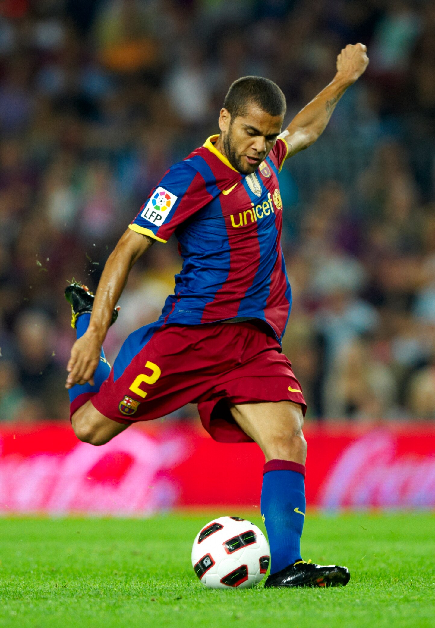 BARCELONA, SPAIN - SEPTEMBER 22:  Daniel Alves of Barcelona in action during the La Liga match between Barcelona and Sporting de Gijon at Nou Camp on September 22, 2010 in Barcelona, Spain. Barcelona won 1.0.  (Photo by Manuel Queimadelos Alonso/Getty Ima