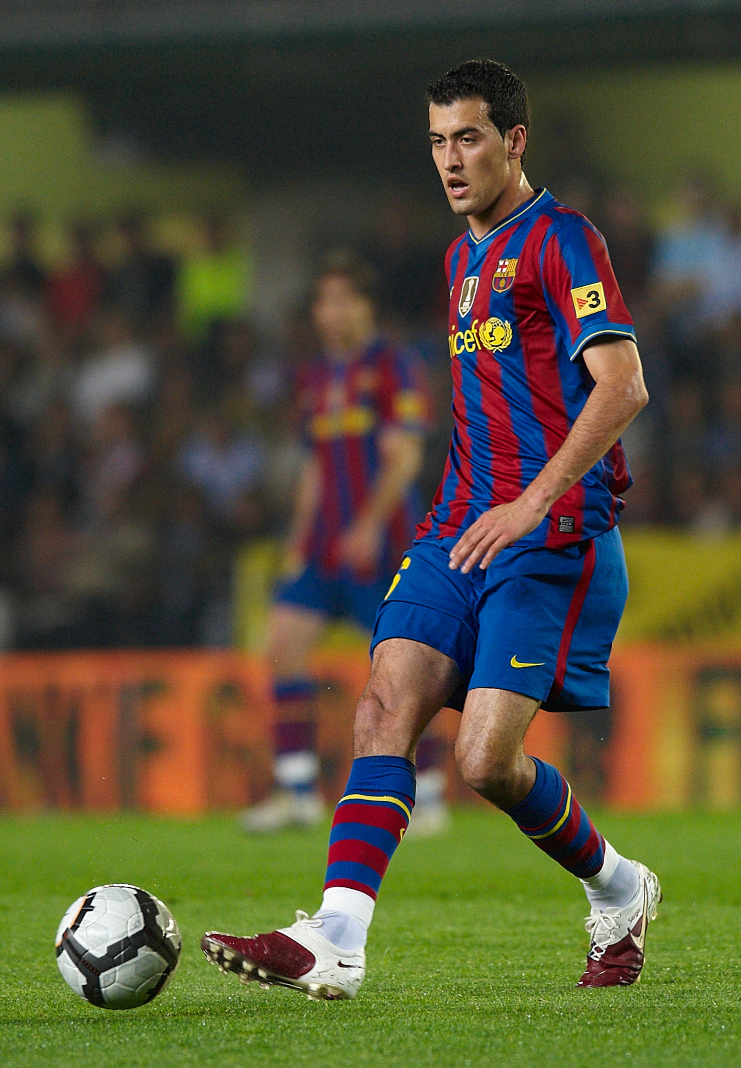 VILLARREAL, SPAIN - MAY 01: Sergio Busquets of FC Barcelona in action during the La Liga match between Villarreal CF and FC Barcelona at El Madrigal stadium on May 1, 2010 in Villarreal, Spain. (Photo by Manuel Queimadelos Alonso/Getty Images) VILLARREAL, SPAIN - MAY 01: Sergio Busquets of FC Barcelona in action during the La Liga match between Villarreal CF and FC Barcelona at El Madrigal stadium on May 1, 2010 in Villarreal, Spain. (Photo by Manuel Queimadelos Alonso/Getty Images)