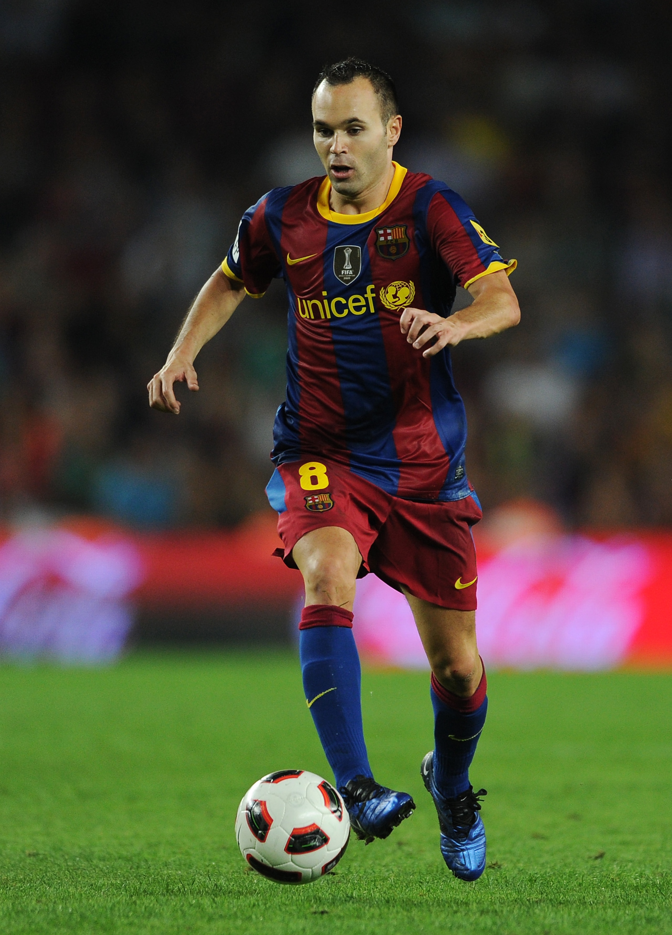 BARCELONA, SPAIN - OCTOBER 03: Andres Iniesta of Barcelona controls the ball during the La Liga match between Barcelona and Mallorca at the Camp Nou stadium on October 3, 2010 in Barcelona, Spain. The match ended in a 1-1 draw. (Photo by Jasper Juinen/G BARCELONA, SPAIN - OCTOBER 03: Andres Iniesta of Barcelona controls the ball during the La Liga match between Barcelona and Mallorca at the Camp Nou stadium on October 3, 2010 in Barcelona, Spain. The match ended in a 1-1 draw. (Photo by Jasper Juinen/G