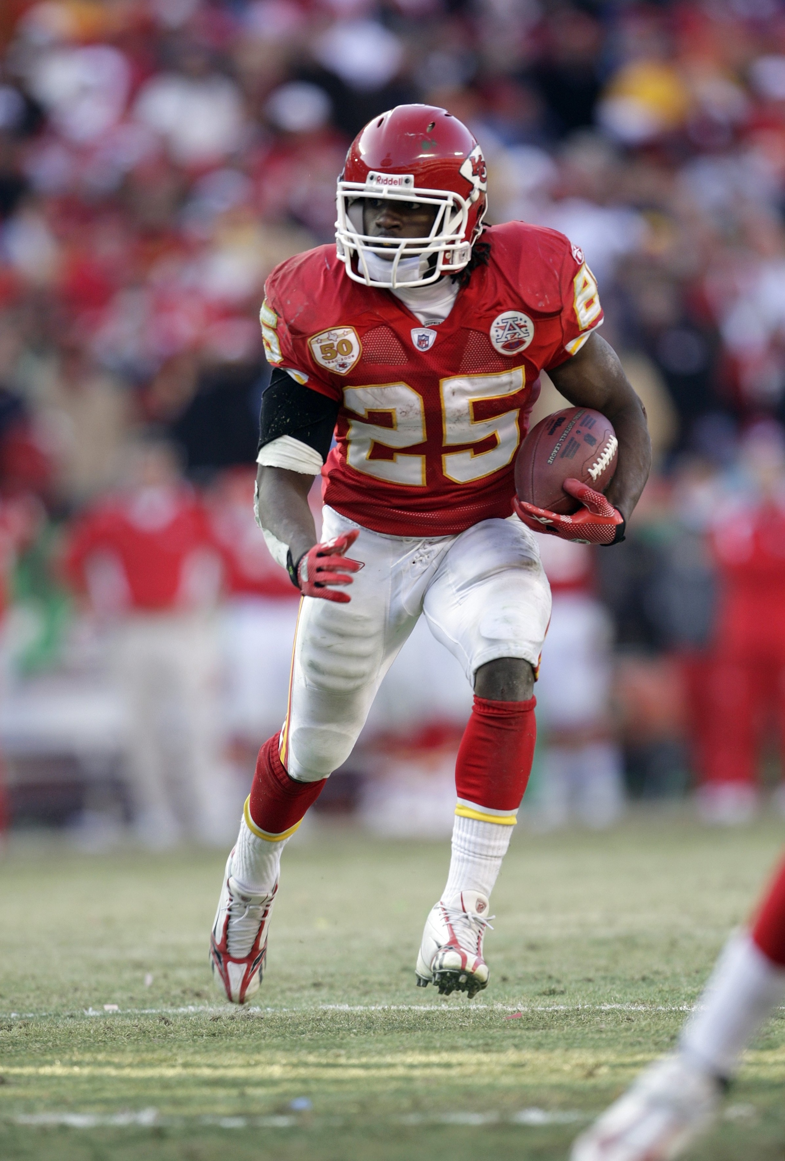 KANSAS CITY, MO - DECEMBER 20:  Jamaal Charles #25 of the Kansas City Chiefs runs with the ball for yardage during their NFL game against the Cleveland Browns on December 20, 2009 at Arrowhead Stadium in Kansas City, Missouri. The Browns defeated the Chie