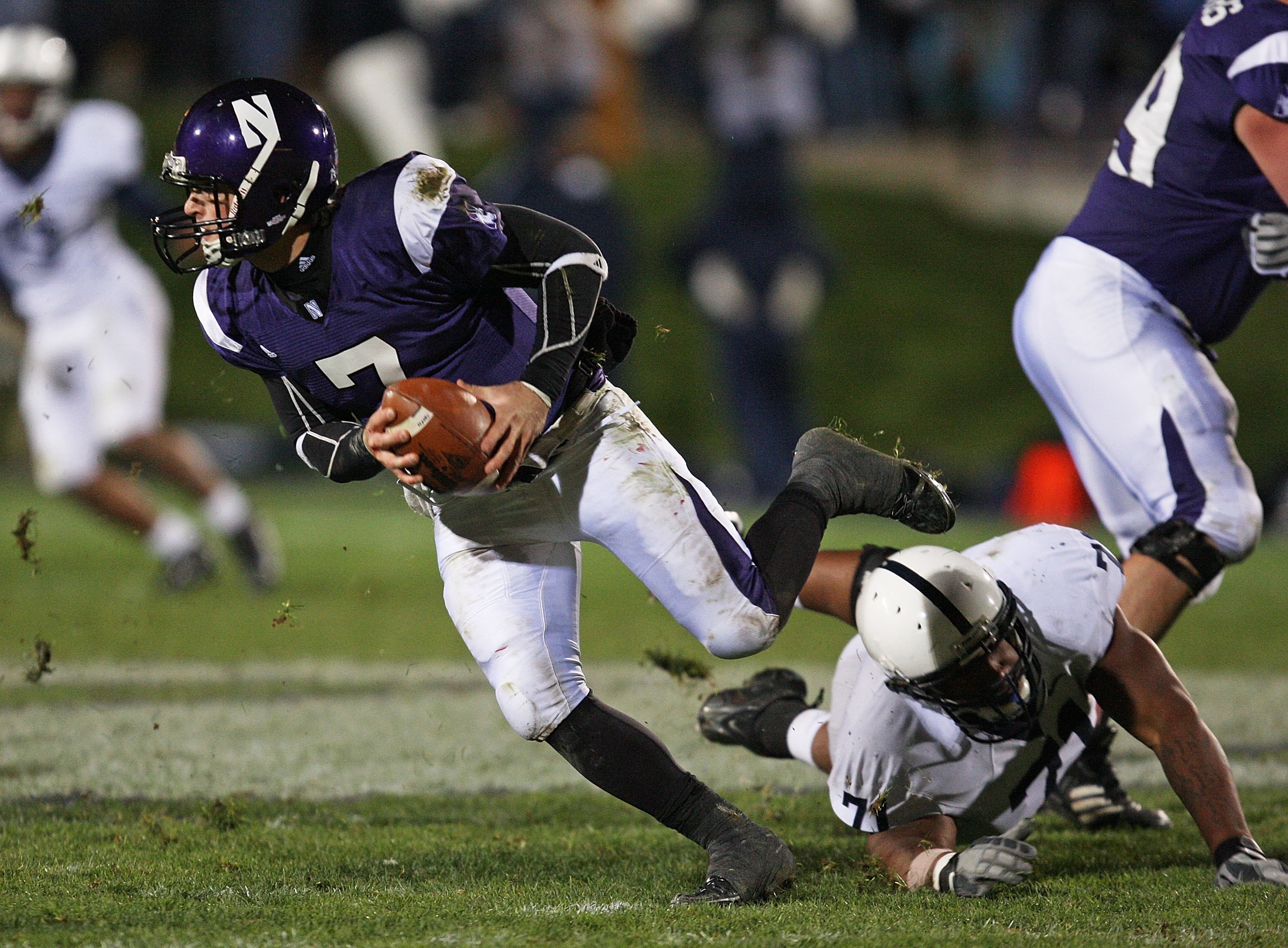 EVANSTON, IL - OCTOBER 31: Dan Persa #7 of the Northwestern Wildcats escapes from Devon Still #71 of the Penn State Nittany Lions at Ryan Field on October 31, 2009 in Evanston, Illinois. Penn State defeated Northwestern 34-13. (Photo by Jonathan Daniel/Ge