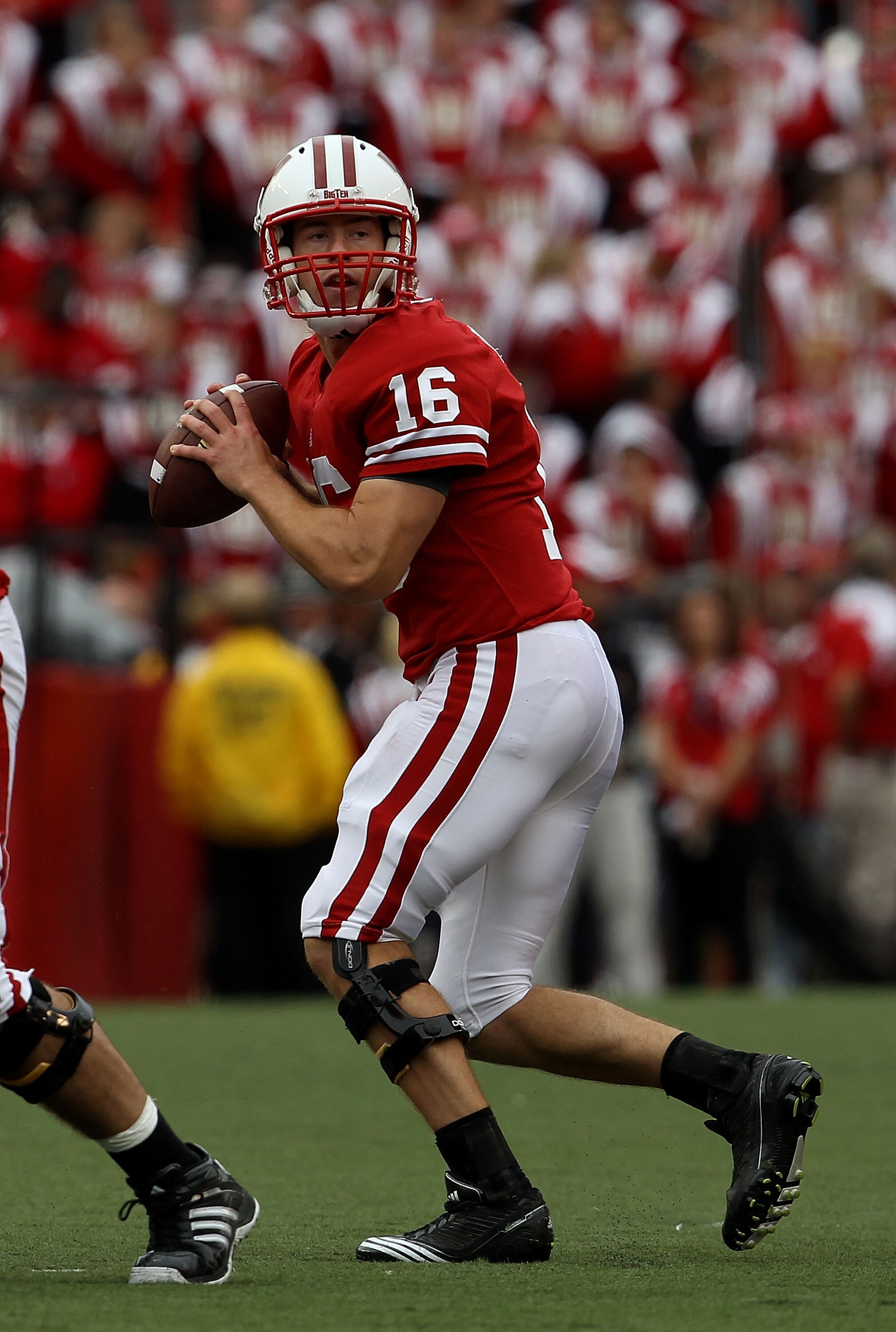 MADISON, WI - SEPTEMBER 18: Scott Tolzien #16 of the Wisconsin Badgers looks for a receiver against the Arizona State Sun Devils at Camp Randall Stadium on September 18, 2010 in Madison, Wisconsin. Wisconsin defeated Arizona State 20-19. (Photo by Jonatha