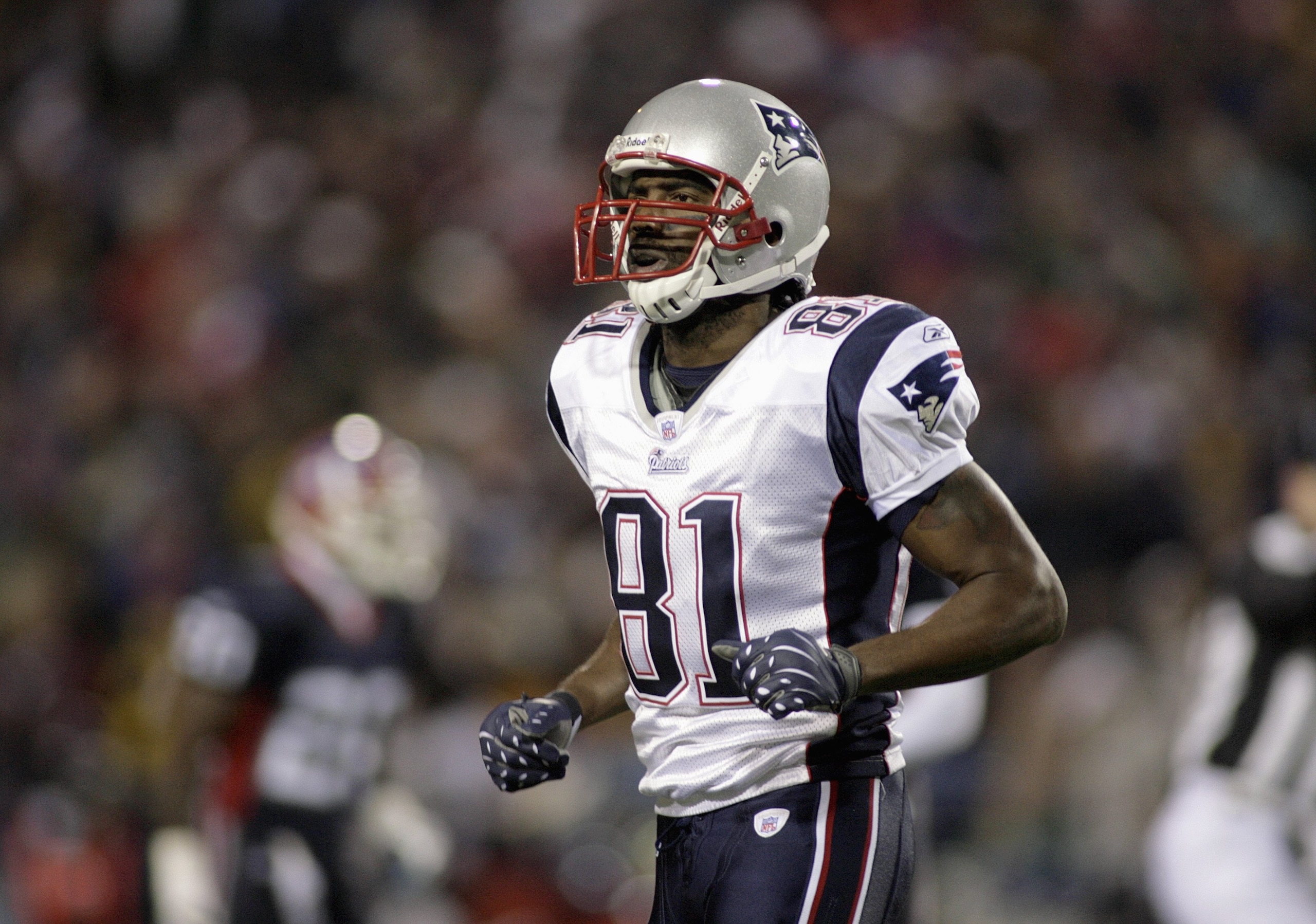 BUFFALO, NY - NOVEMBER 18: Randy Moss #81 of the New England Patriots jogs on the field during the game against the Buffalo Bills at Ralph Wilson Stadium November 18, 2007 in Orchard Park, New York. (Photo by Rick Stewart/Getty Images) BUFFALO, NY - NOVEMBER 18: Randy Moss #81 of the New England Patriots jogs on the field during the game against the Buffalo Bills at Ralph Wilson Stadium November 18, 2007 in Orchard Park, New York. (Photo by Rick Stewart/Getty Images)