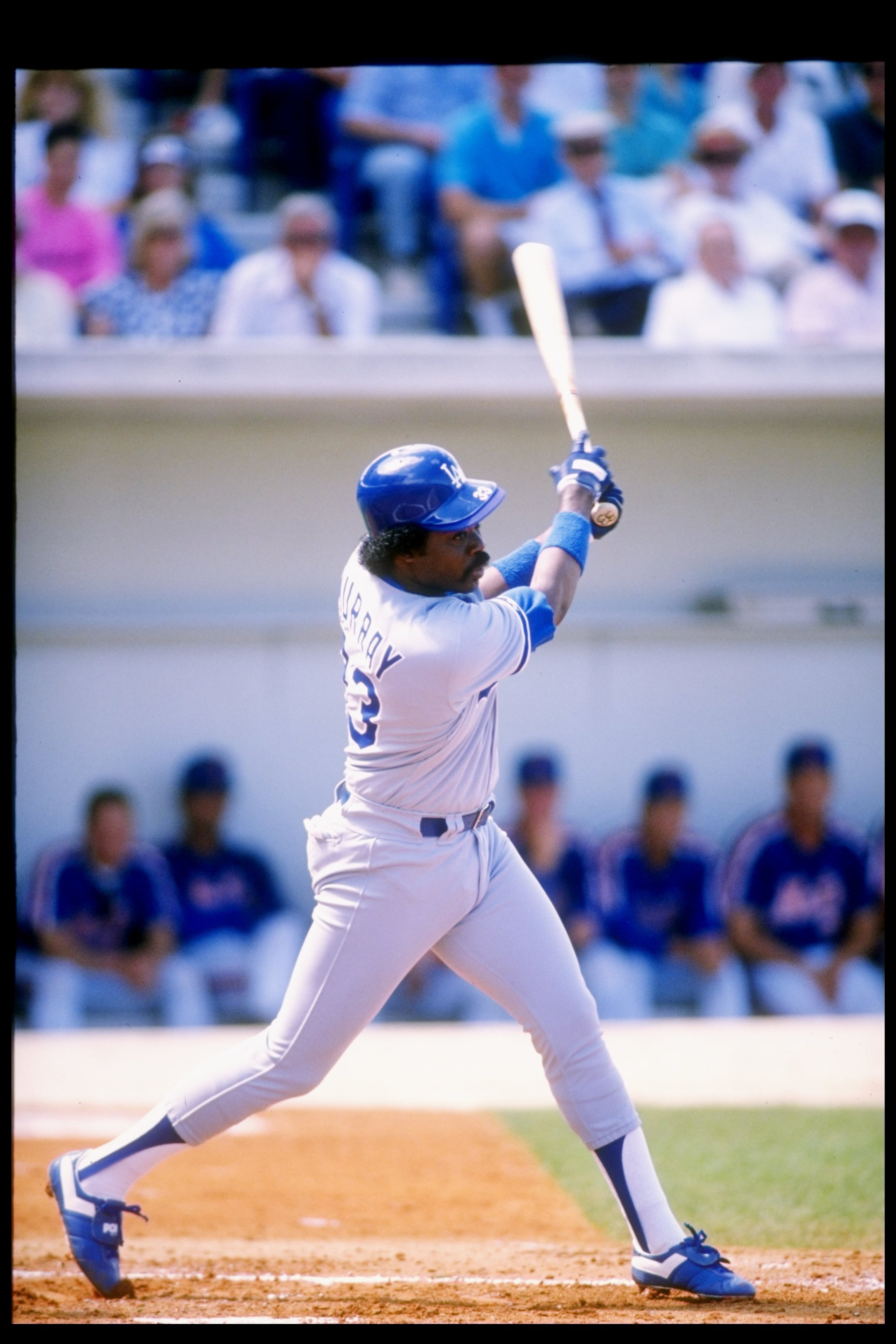 1989:  Infielder Eddie Murray of the Los Angeles Dodgers swings during a game. Mandatory Credit: Allen Steele  /Allsport
