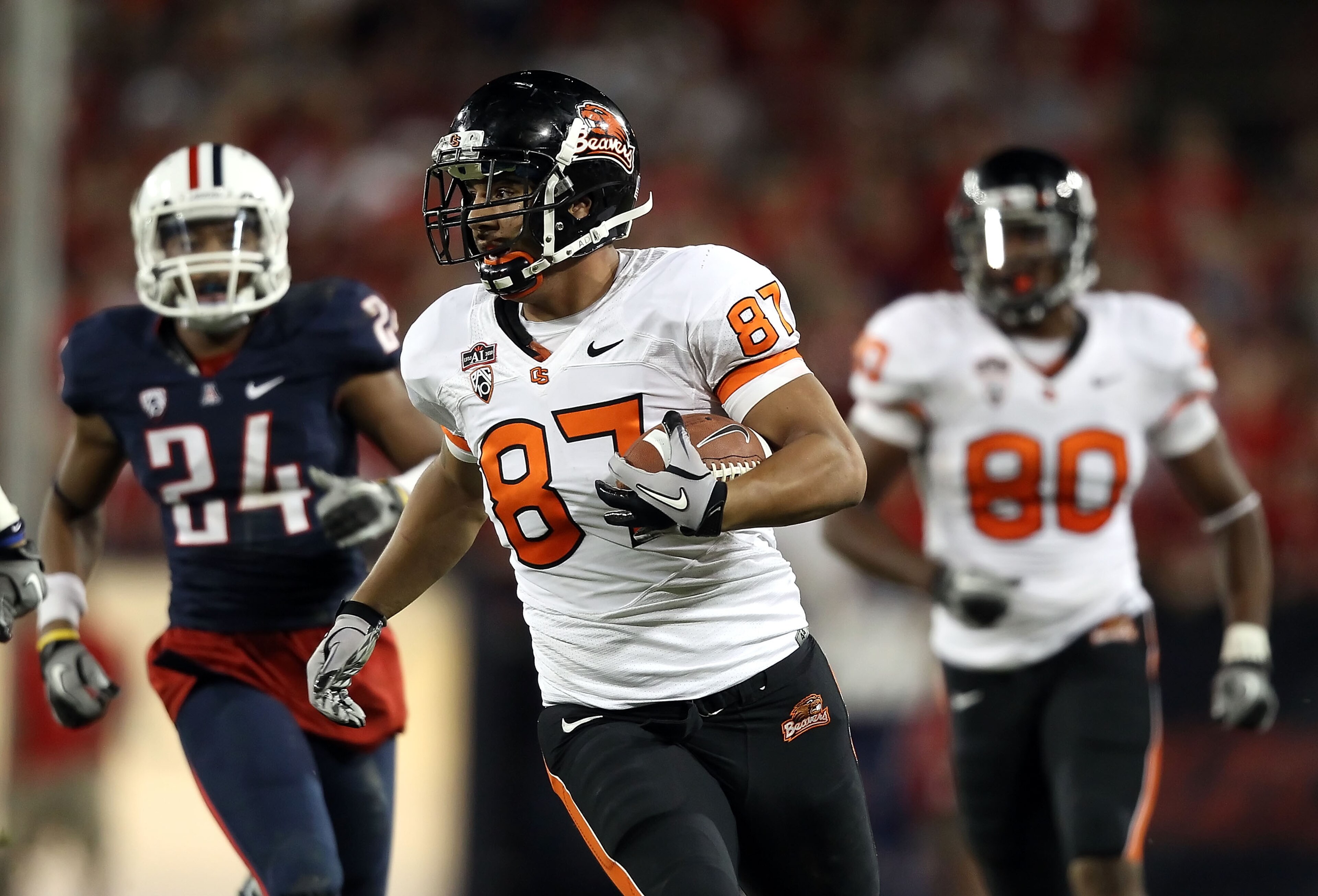 TUCSON, AZ - OCTOBER 09:  Tight end Joe Halahuni #87 of the Oregon State Beavers runs with the football after a 43 yard reception against the Arizona Wildcats during the fourth quarter of the college football game at Arizona Stadium on October 9, 2010 in