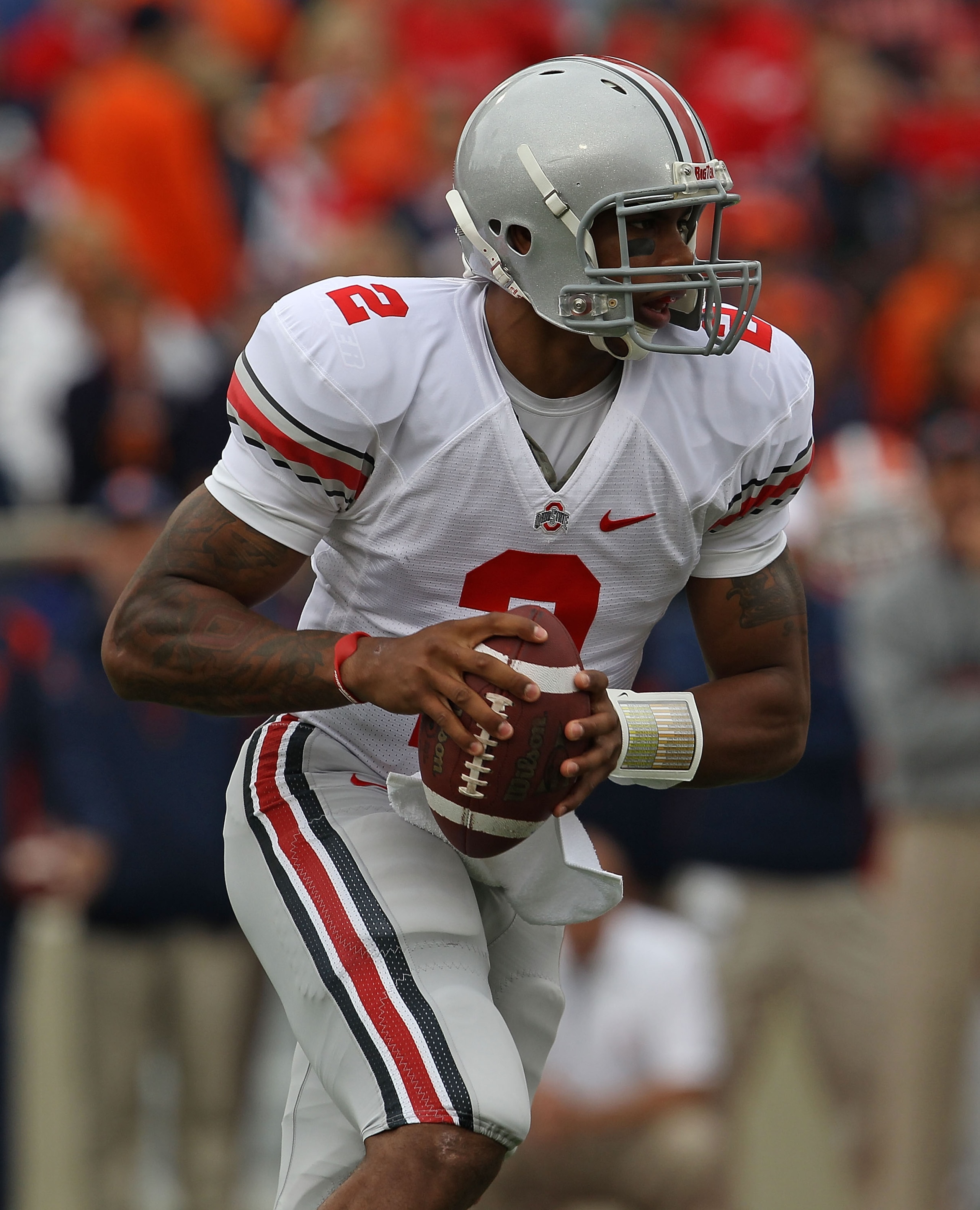 CHAMPAIGN, IL - OCTOBER 02: Terrelle Pryor #2 of the Ohio State Buckeyes runs for yardage against the Illinois Fighting Illini at Memorial Stadium on October 2, 2010 in Champaign, Illinois. Ohio State defeated Illinois 24-13. (Photo by Jonathan Daniel/Get
