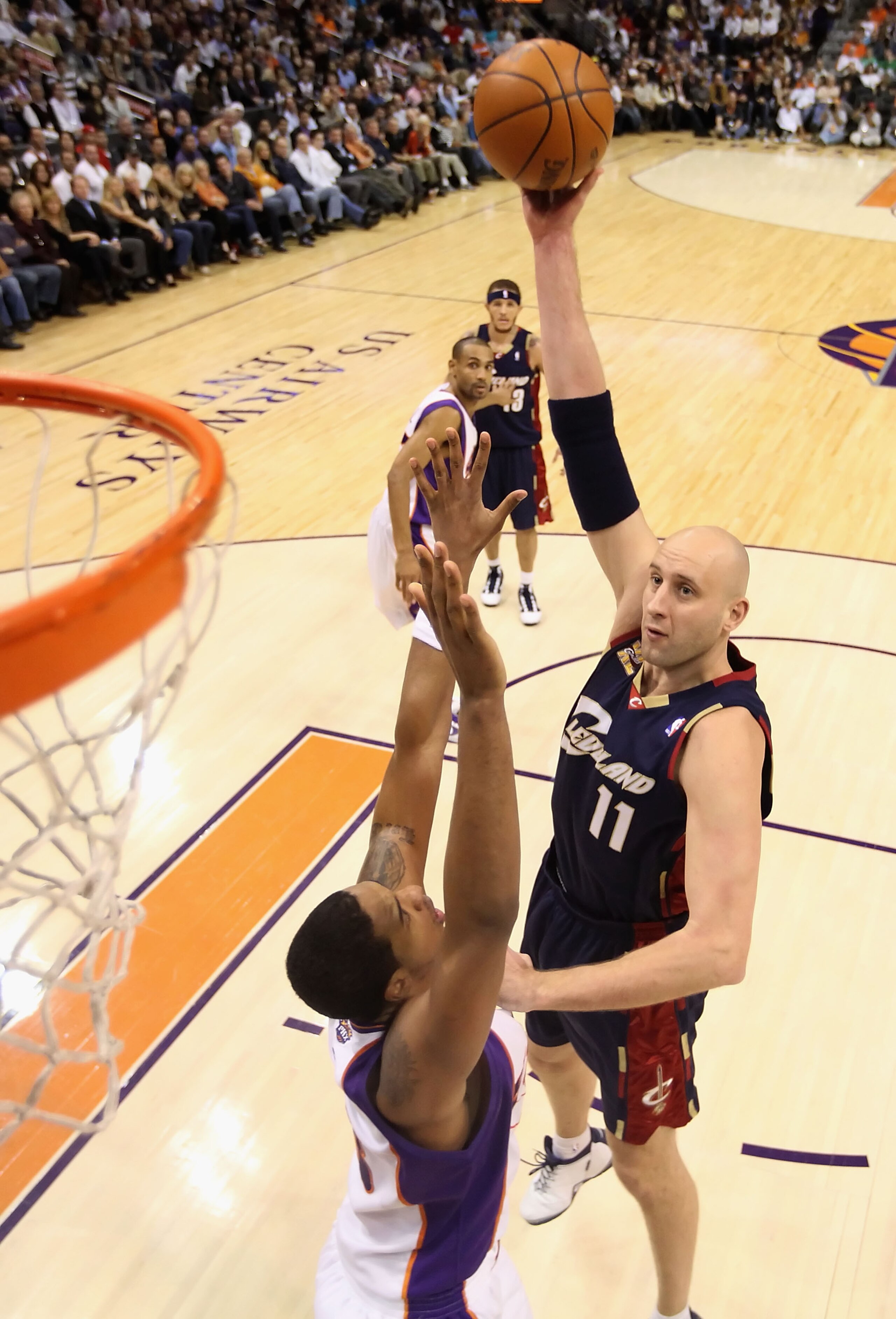 PHOENIX - DECEMBER 21:  Zydrunas Ilgauskas #11 of the Cleveland Cavaliers puts up a shot over Channing Frye #8 of the Phoenix Suns during the NBA game at US Airways Center on December 21, 2009 in Phoenix, Arizona. The Cavaliers defeated the Suns 109-91.  