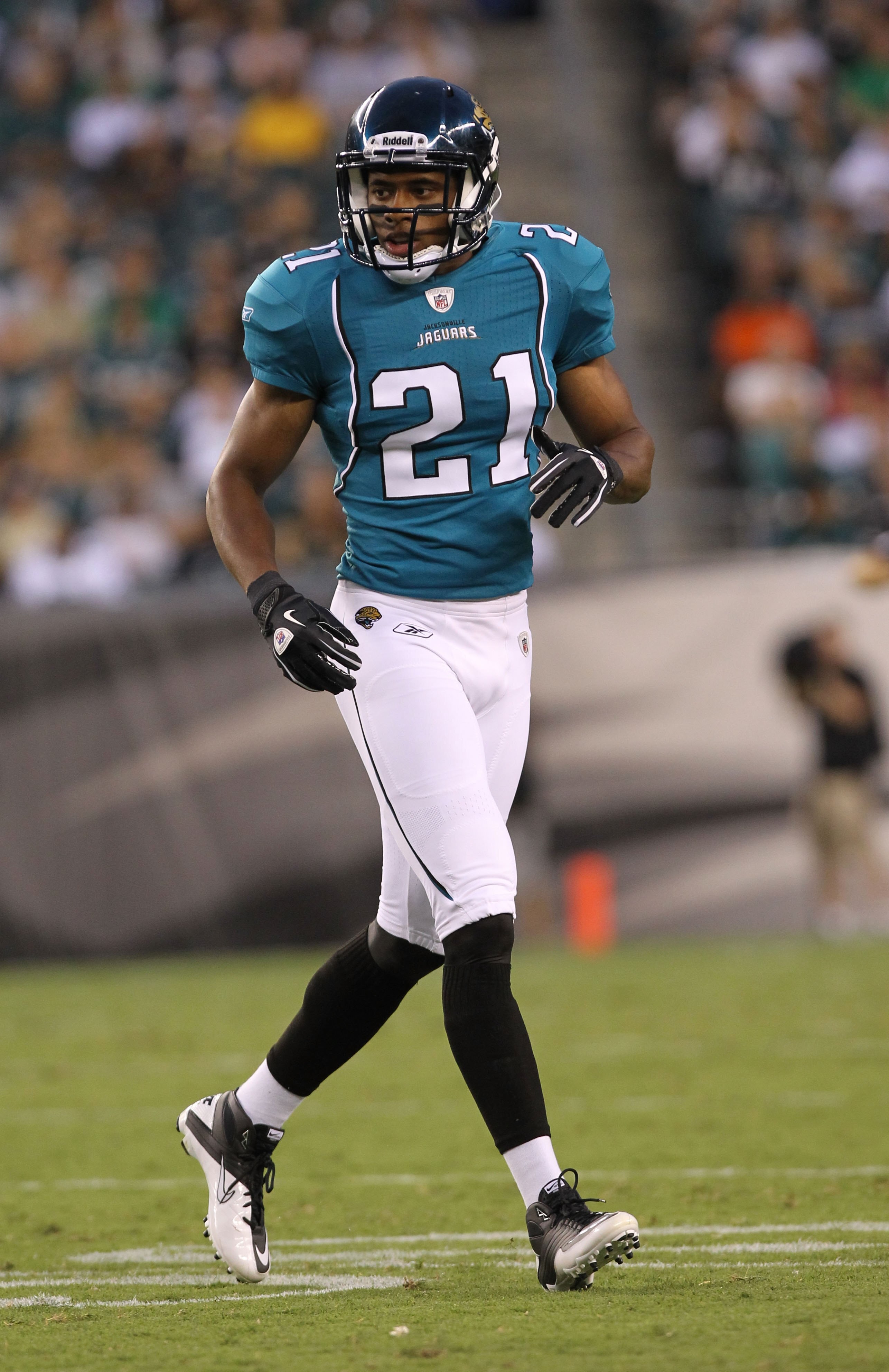 PHILADELPHIA - AUGUST 13:  Derek Cox #21 of the Jacksonville Jaguars against the Philadelphia Eagles during their preseason game at Lincoln Financial Field on August 13, 2010 in Philadelphia, Pennsylvania.  (Photo by Nick Laham/Getty Images)