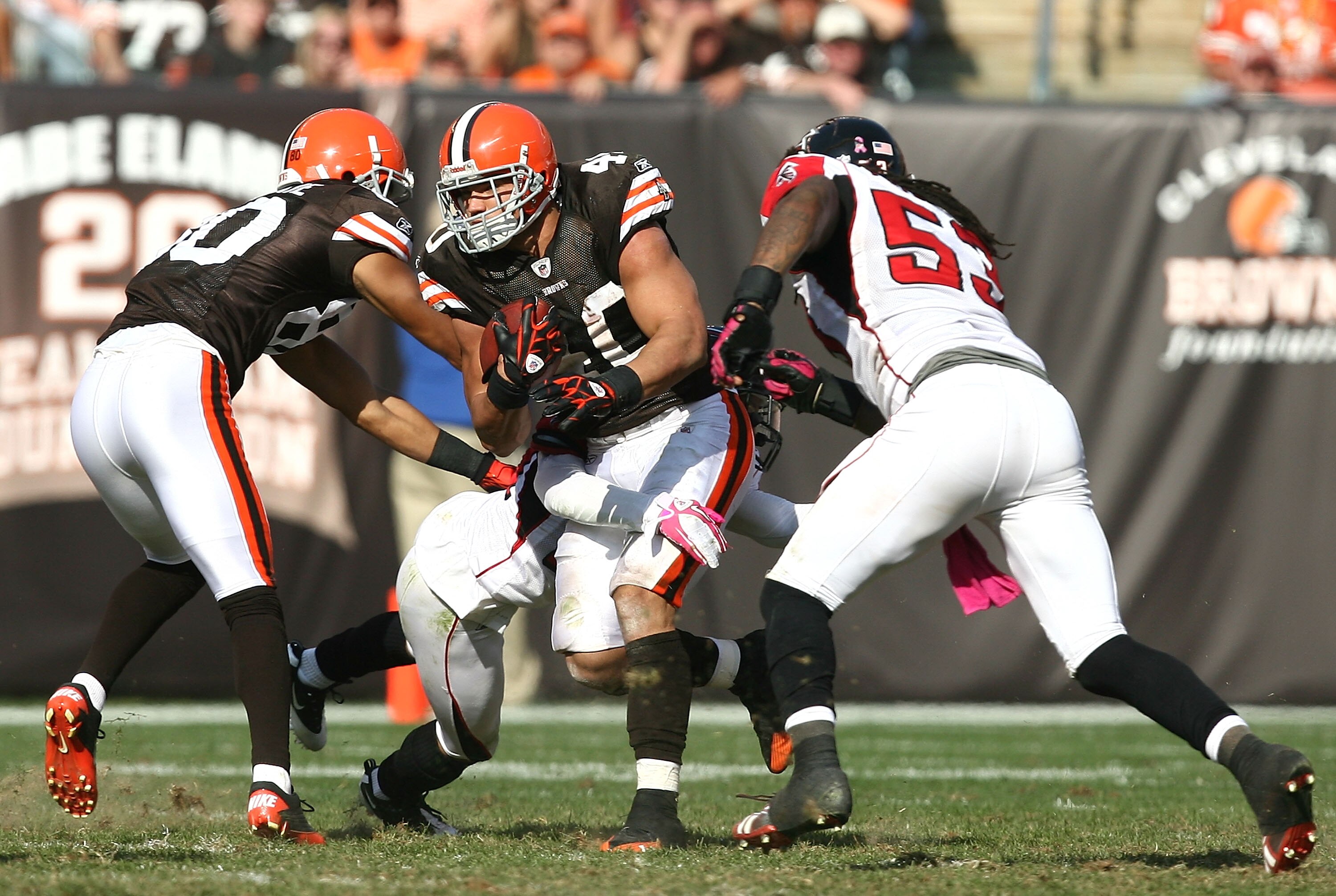 CLEVELAND - OCTOBER 10:  Running back Peyton Hillis #40 of the Cleveland Browns is hit by linebackers Curtis Lofton #50 and Mike Peterson #53 of the Atlanta Falcons at Cleveland Browns Stadium on October 10, 2010 in Cleveland, Ohio.  (Photo by Matt Sulliv