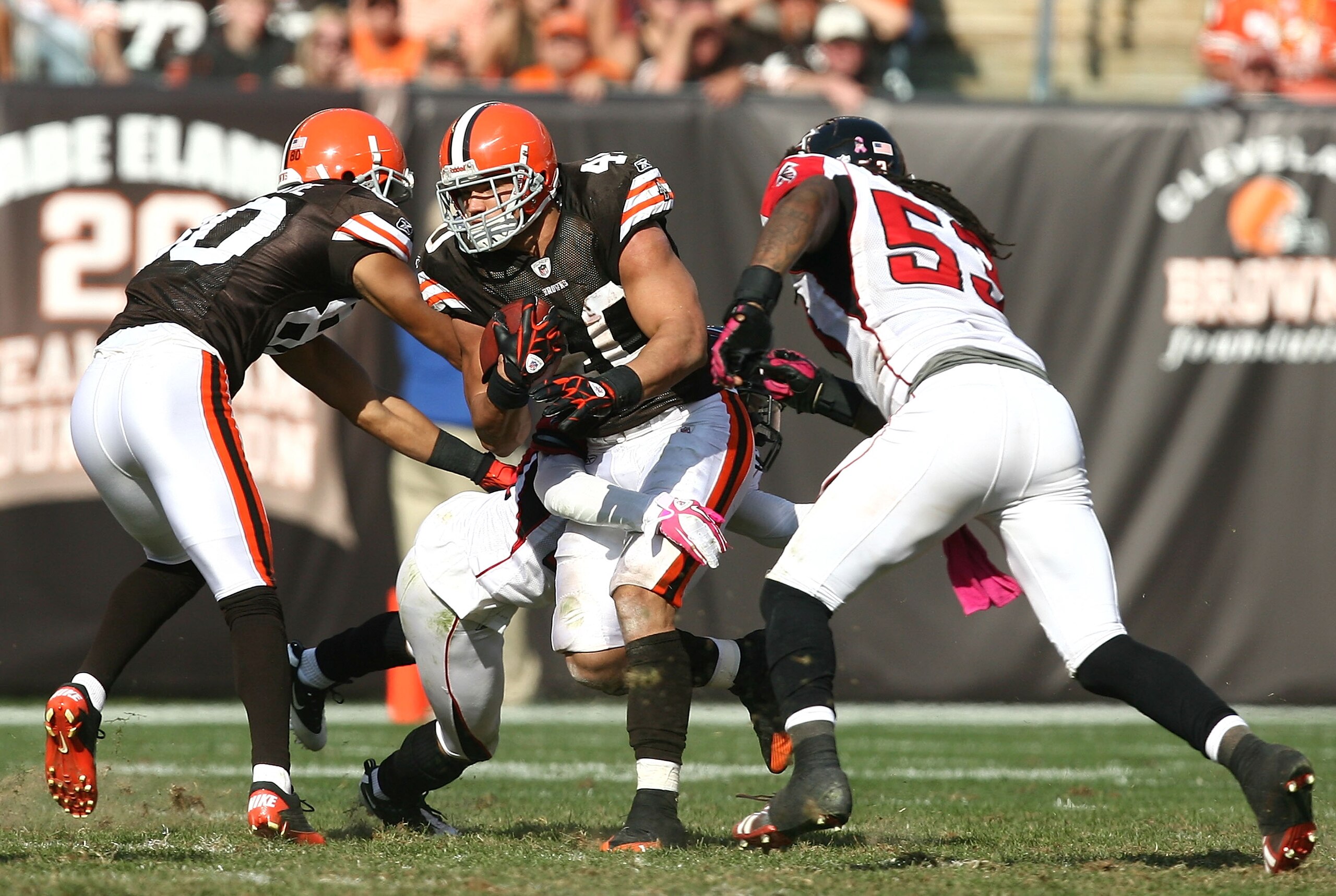 CLEVELAND - OCTOBER 10:  Running back Peyton Hillis #40 of the Cleveland Browns is hit by linebackers Curtis Lofton #50 and Mike Peterson #53 of the Atlanta Falcons at Cleveland Browns Stadium on October 10, 2010 in Cleveland, Ohio.  (Photo by Matt Sulliv
