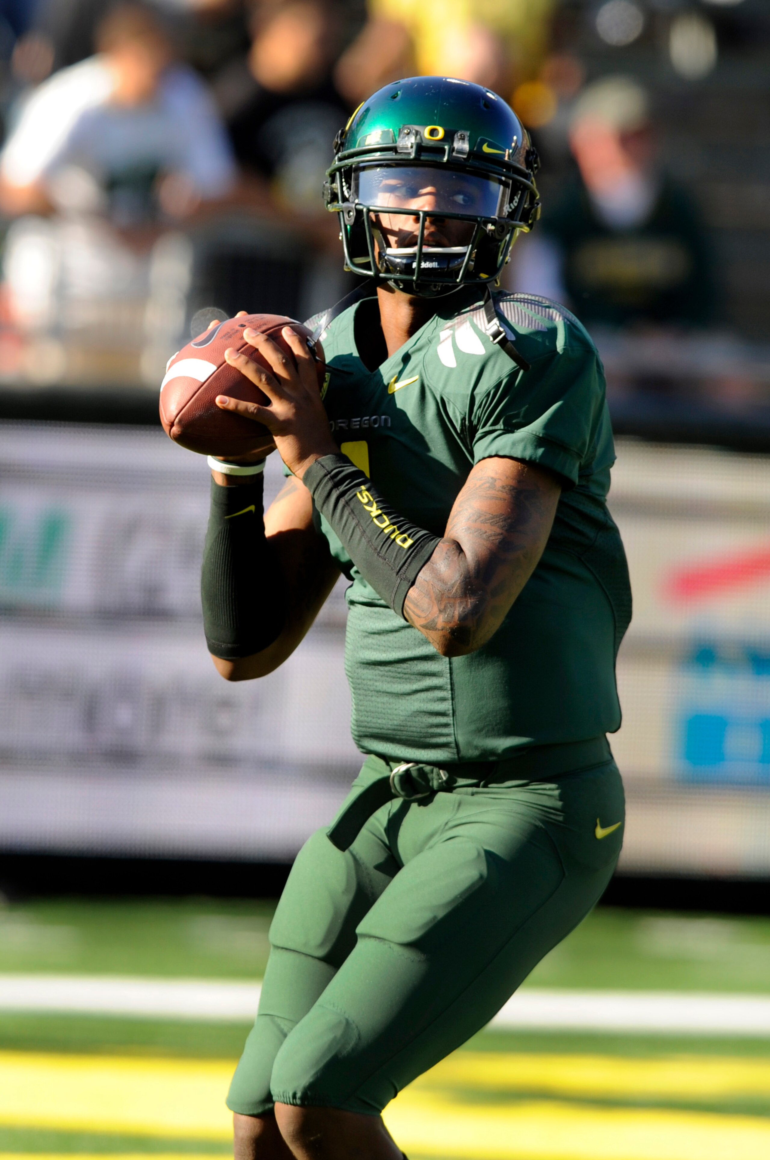 EUGENE, OR - OCTOBER 2: Quarterback Darron Thomas #1 of the Oregon Ducks warms up before the start of the game against the Stanford Cardinal at Autzen Stadium on October 2, 2010 in Eugene, Oregon. (Photo by Steve Dykes/Getty Images)