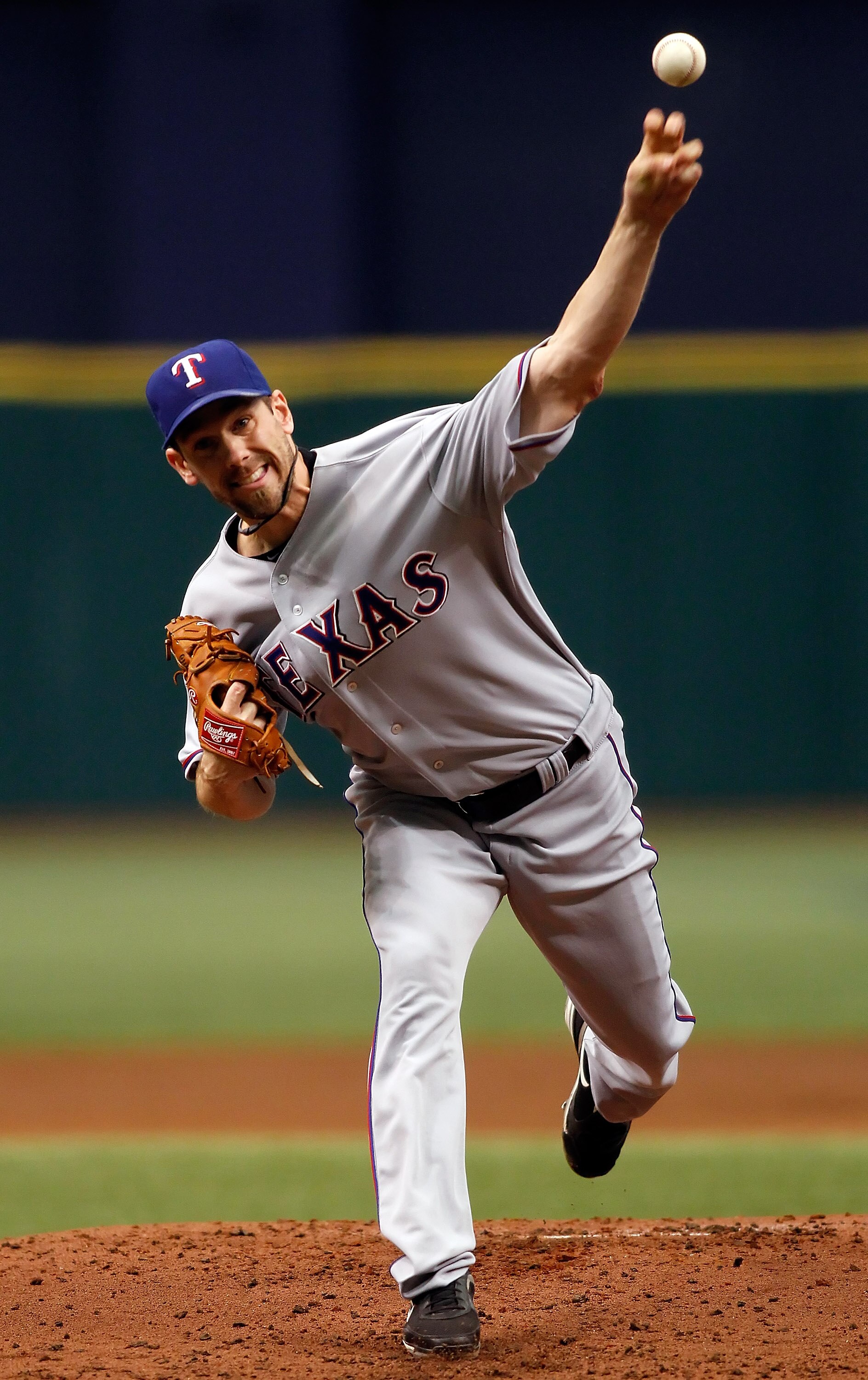 ST. PETERSBURG, FL - OCTOBER 06:  Pitcher Cliff Lee #33 of the Texas Rangers pitches against the Tampa Bay Rays during Game 1 of the ALDS at Tropicana Field on October 6, 2010 in St. Petersburg, Florida.  (Photo by J. Meric/Getty Images)