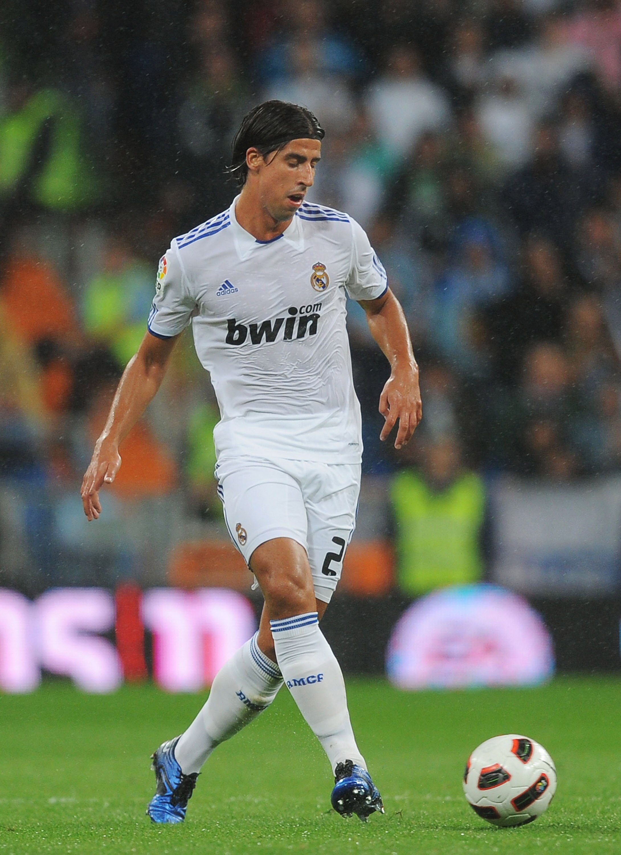 MADRID, SPAIN - OCTOBER 03:  Sami Khedira of Real Madrid in action during the La Liga match between Real Madrid and Deportivo La Coruna at Estadio Santiago Bernabeu on October 3, 2010 in Madrid, Spain.  (Photo by Denis Doyle/Getty Images)