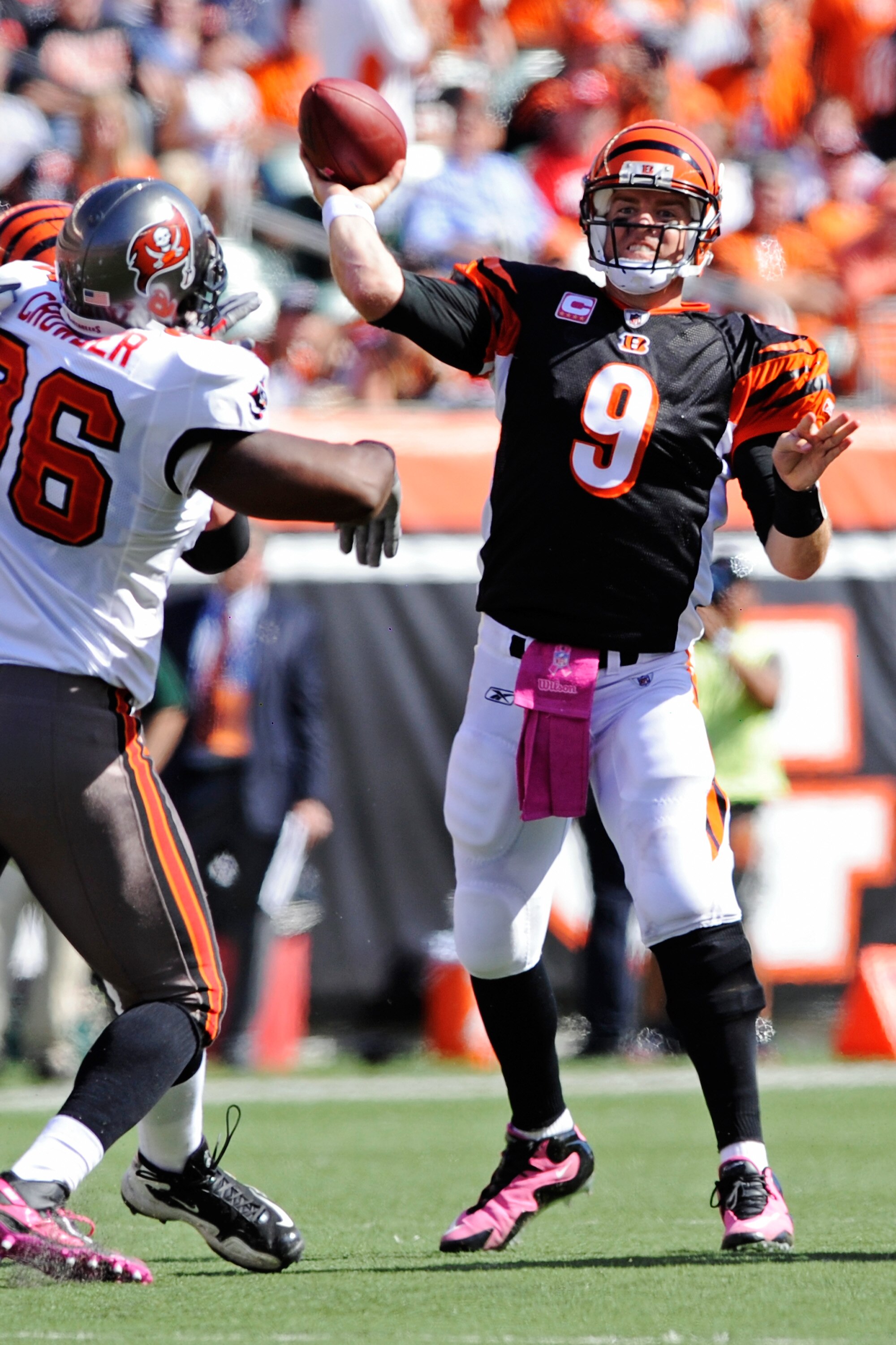 CINCINNATI, OH - OCTOBER 10:  Quarterback Carson Palmer #9 of the Cincinnati Bengals gets off a pass against the Tampa Bay Buccaneers at Paul Brown Stadium on October 10, 2010 in Cincinnati, Ohio.  (Photo by Jamie Sabau/Getty Images)