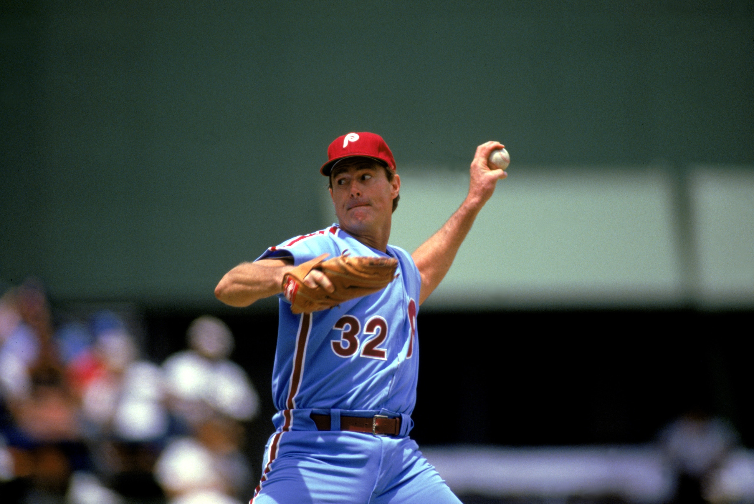 SAN DIEGO - 1986:  Steve Carlton #32 of the Philadelphia Phillies pitches during the 1986 season MLB game against the San Diego Padres at Jack Murphy Stadium in San Diego, California.  (Photo by Stephen Dunn/Getty Images)