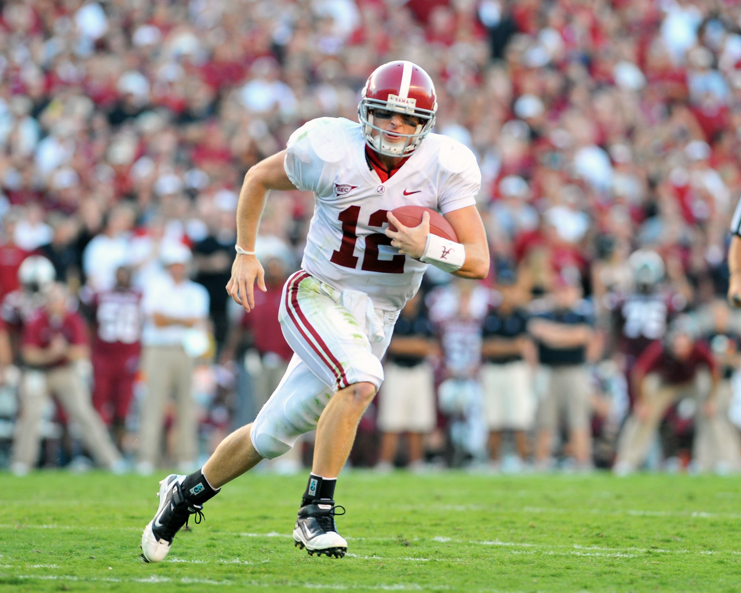 COLUMBIA, SC - OCTOBER 9: Quarterback Greg McElroy of the Alabama Crimson Tide runs upfield against the South Carolina Gamecocks October 9, 2010 at Williams-Brice Stadium in Columbia, South Carolina.  (Photo by Al Messerschmidt/Getty Images)