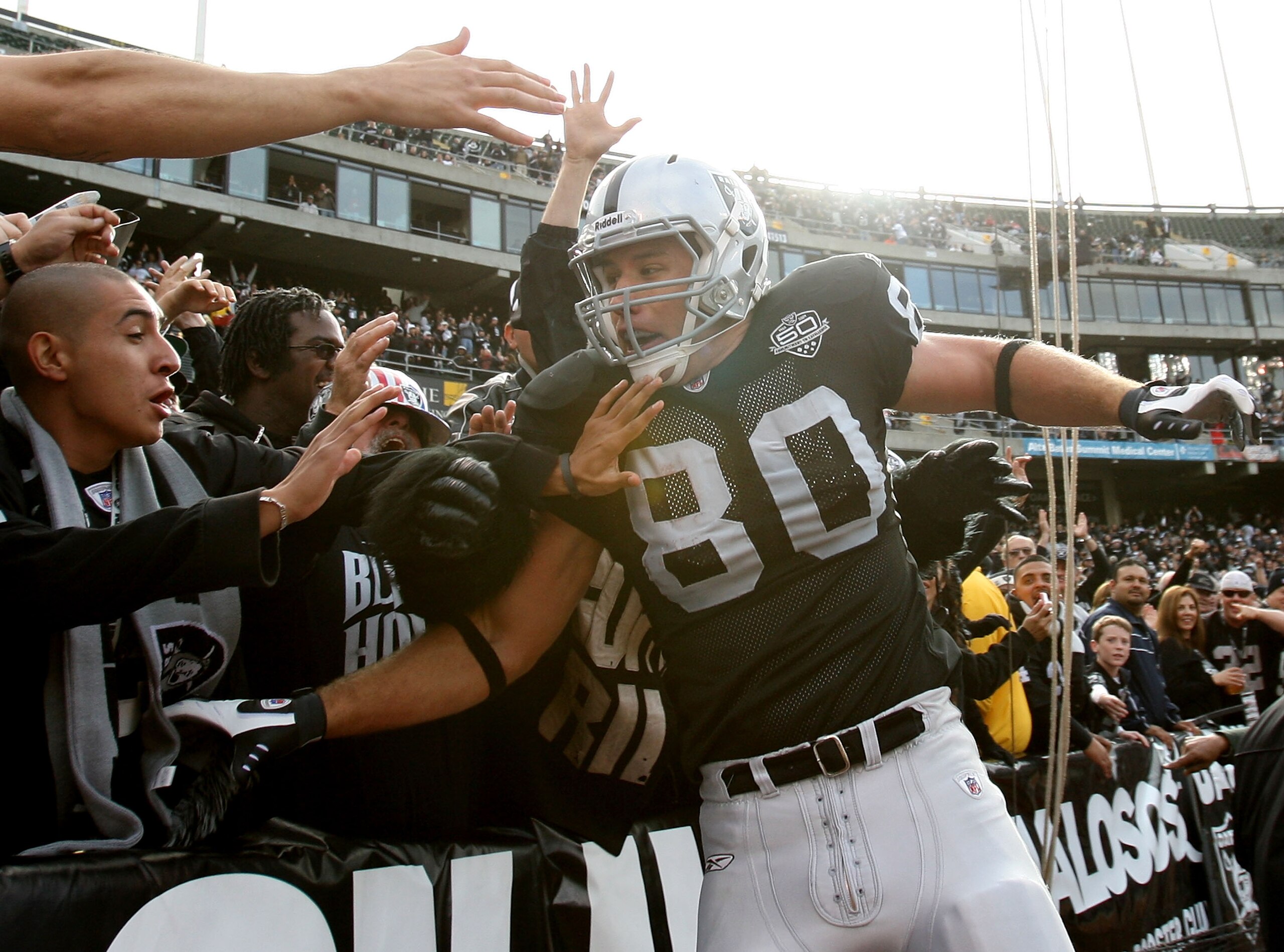 OAKLAND, CA - NOVEMBER 22:  Zach Miller #80 of the Oakland Raiders celebrates after scoring a touchdown in the second quarter against the Cincinnati Bengals during an NFL game at Oakland-Alameda County Coliseum on November 22, 2009 in Oakland, California.