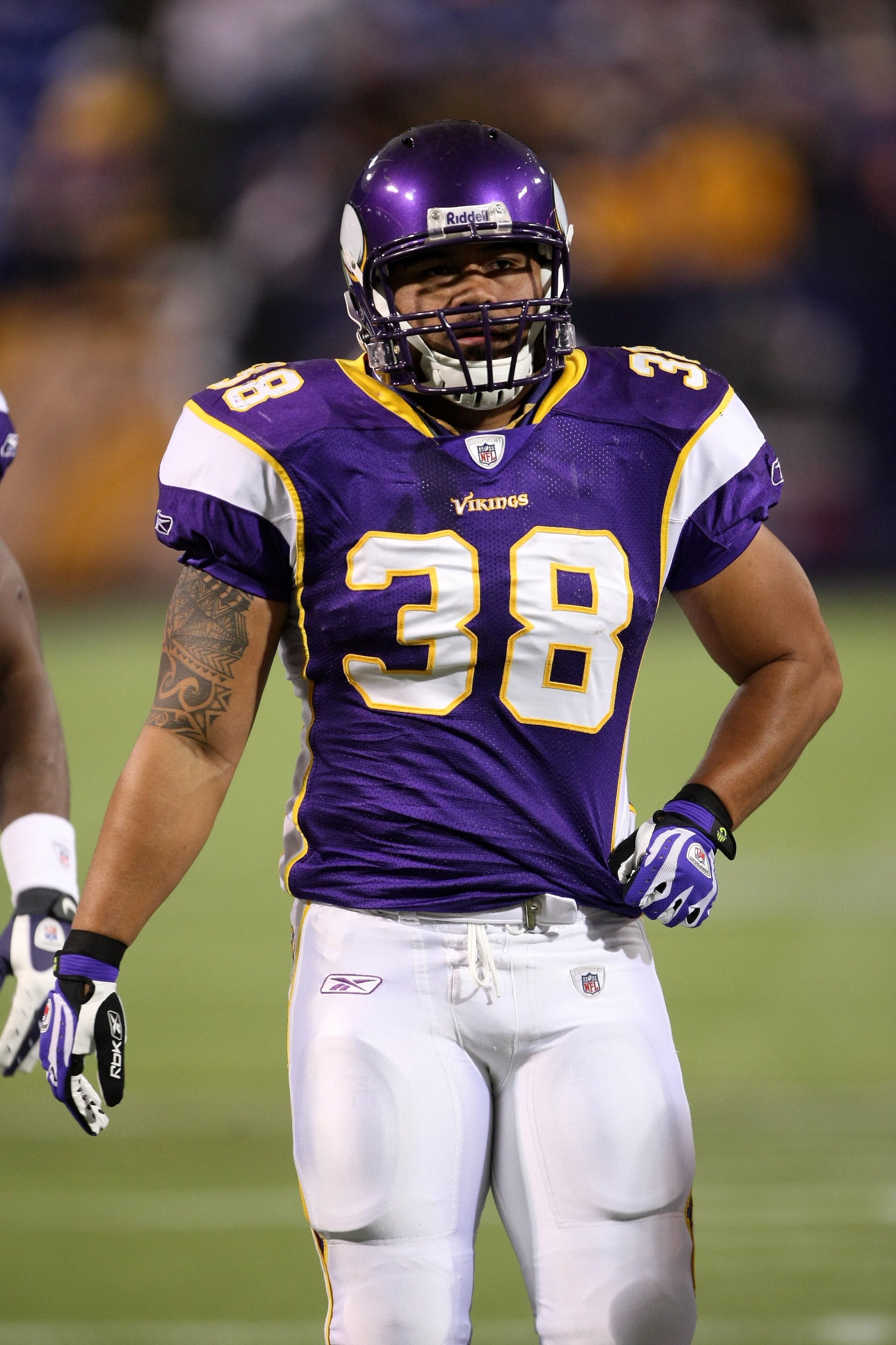 MINNEAPOLIS - NOVEMBER 09:  Fullback Naufahu Tahi #38 of the Minnesota Vikings warms up for the game with the Green Bay Packers on November 9, 2008 at the Metrodome in Mineapolis, Minnesota. The Vikings won 28-27.  (Photo by Stephen Dunn/Getty Images)