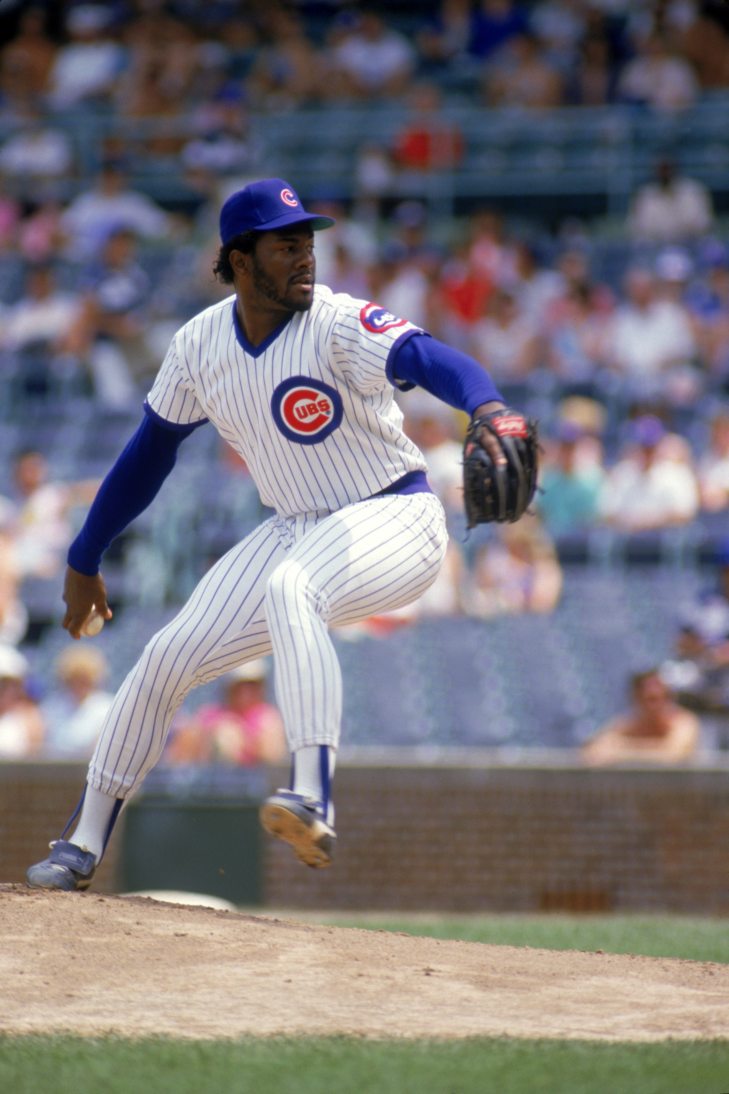 CHICAGO- JUNE:  Lee Smith #46 of the Chicago Cubs winds back to pitch during a June, 1987 season game at Wrigley Field in Chicago, Illinois. (Photo by: Jonathan Daniel/Getty Images)