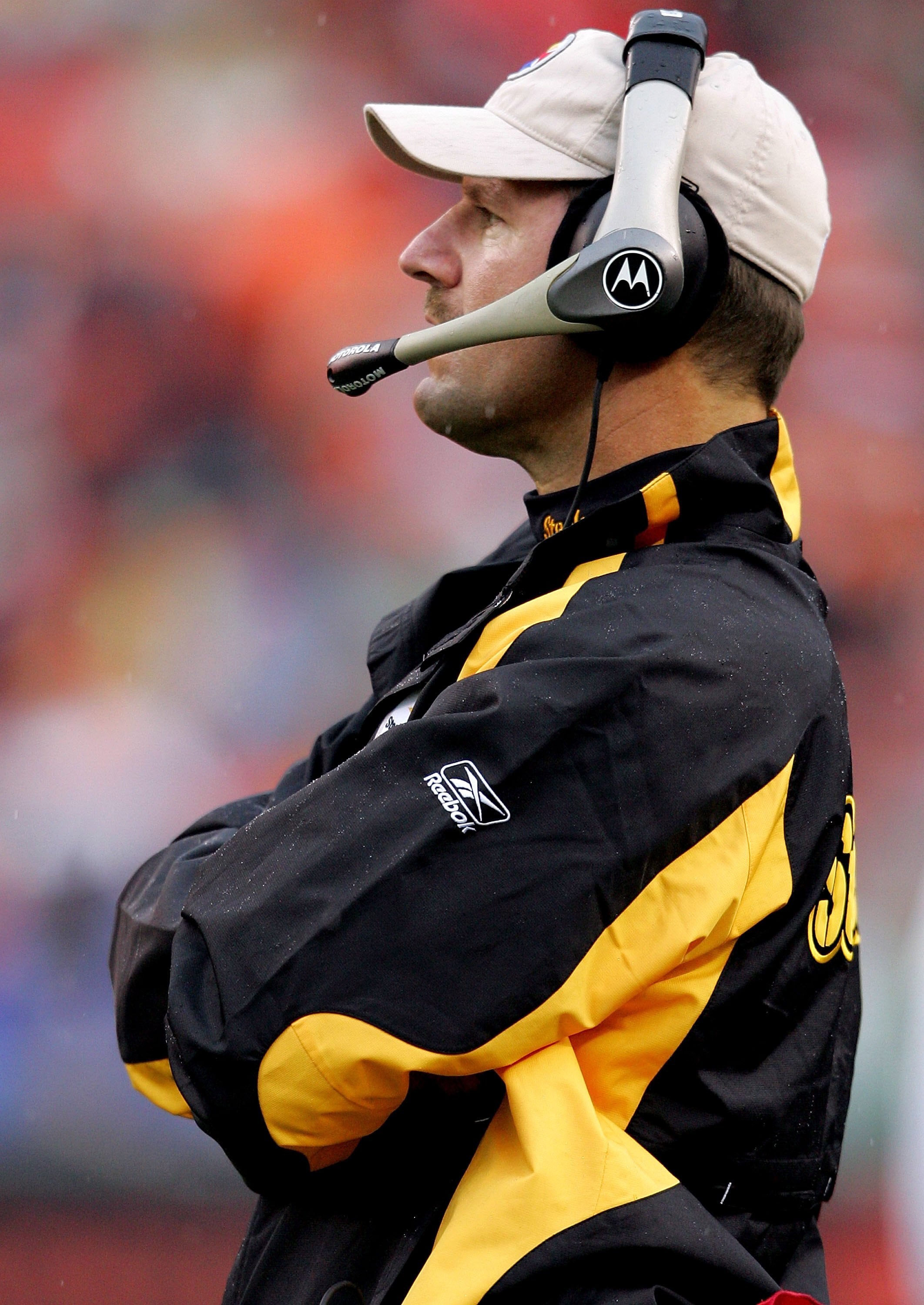 CINCINNATI - DECEMBER 31:  Head coach Bill Cowher of the Pittsburgh Steelers watches as his team plays the Cincinnati Bengals on December 31, 2006 at Paul Brown Stadium in Cincinnati, Ohio. The Steelers defeated the Bengals 23-17.  (Photo by Matthew Stock