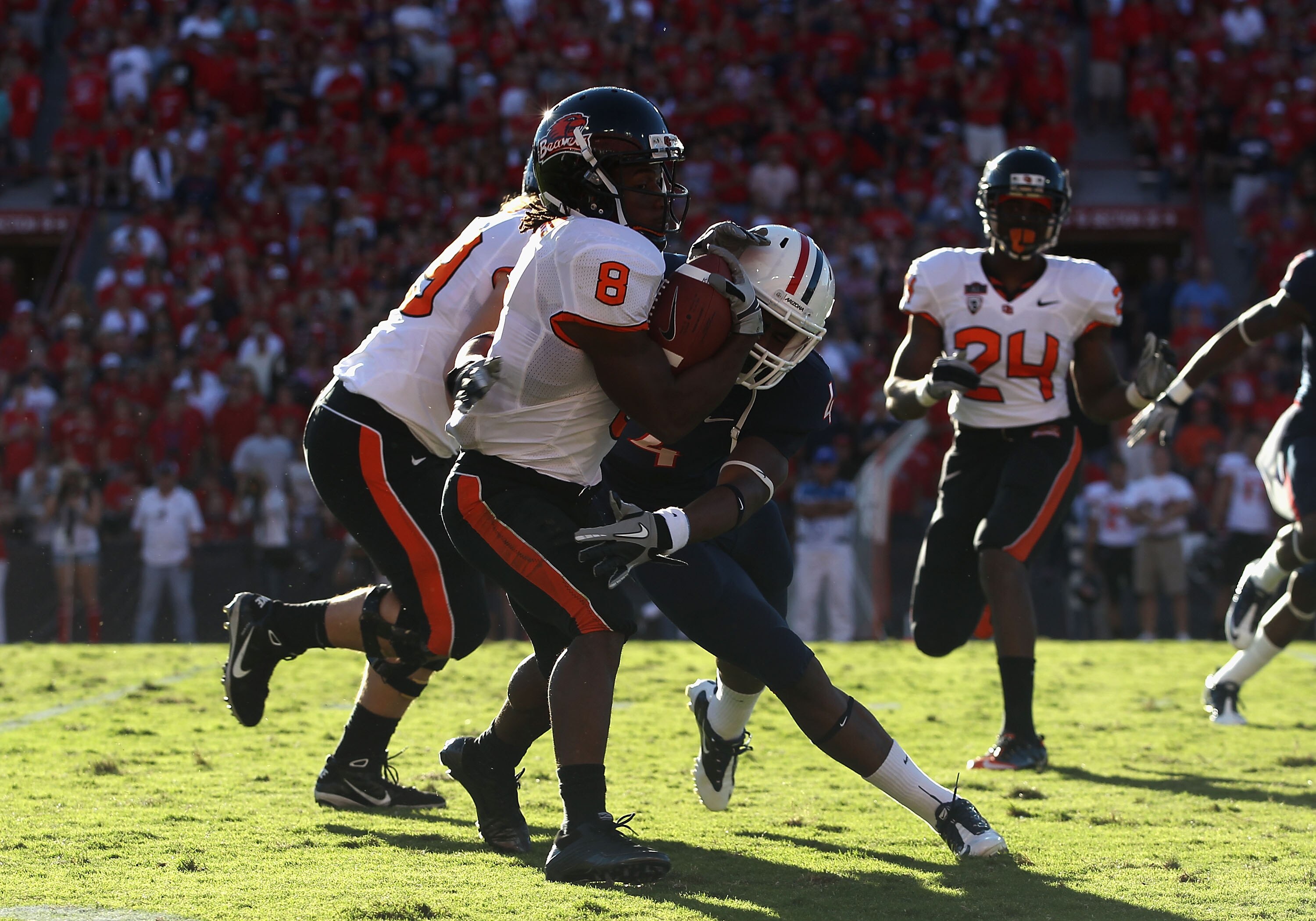 TUCSON, AZ - OCTOBER 09:  Wide receiver James Rodgers #8 of the Oregon State Beavers returns a kick off for 29 yards against the Arizona Wildcats during the college football game at Arizona Stadium on October 9, 2010 in Tucson, Arizona.  The Beavers defea