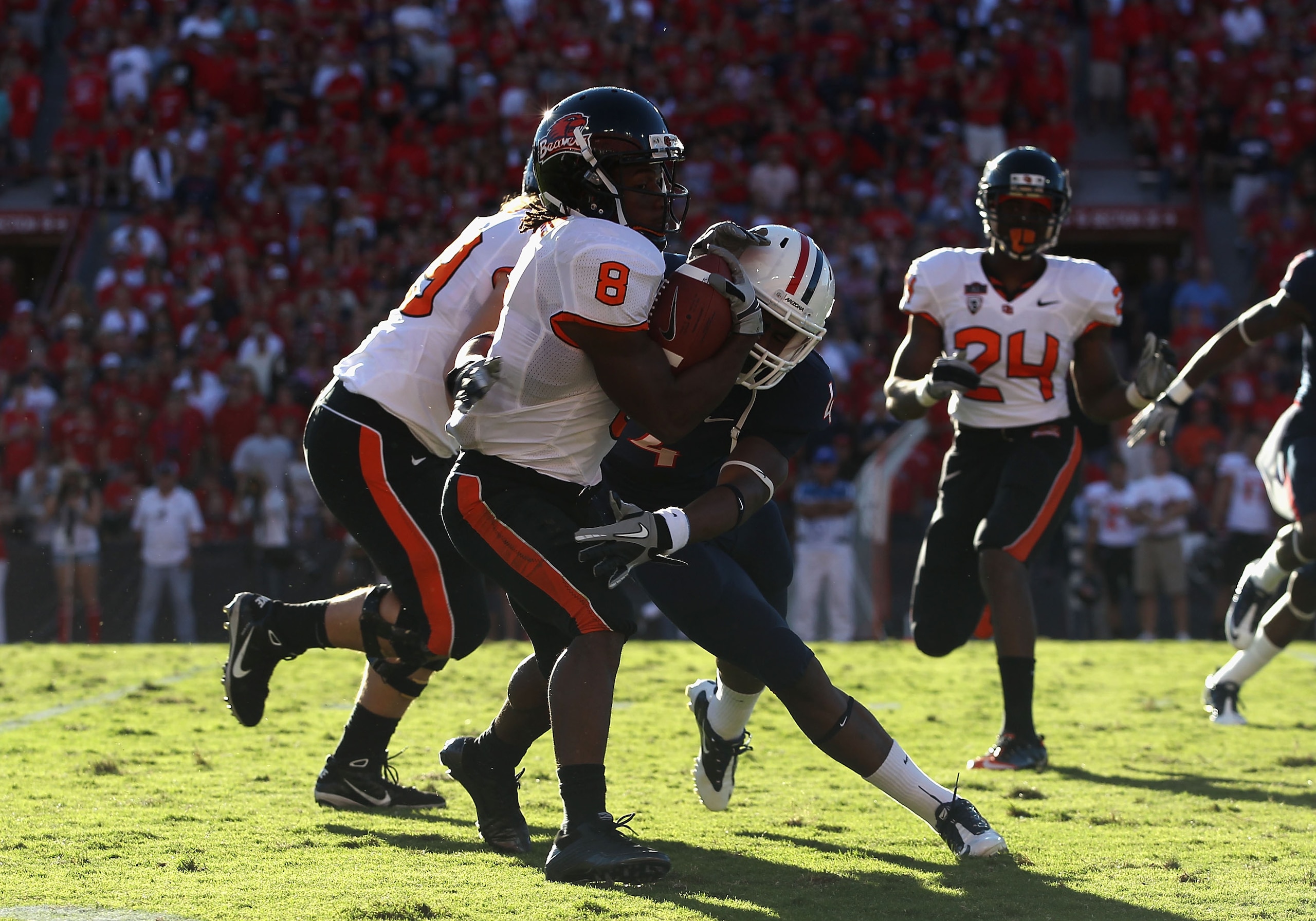 TUCSON, AZ - OCTOBER 09:  Wide receiver James Rodgers #8 of the Oregon State Beavers returns a kick off for 29 yards against the Arizona Wildcats during the college football game at Arizona Stadium on October 9, 2010 in Tucson, Arizona.  The Beavers defea