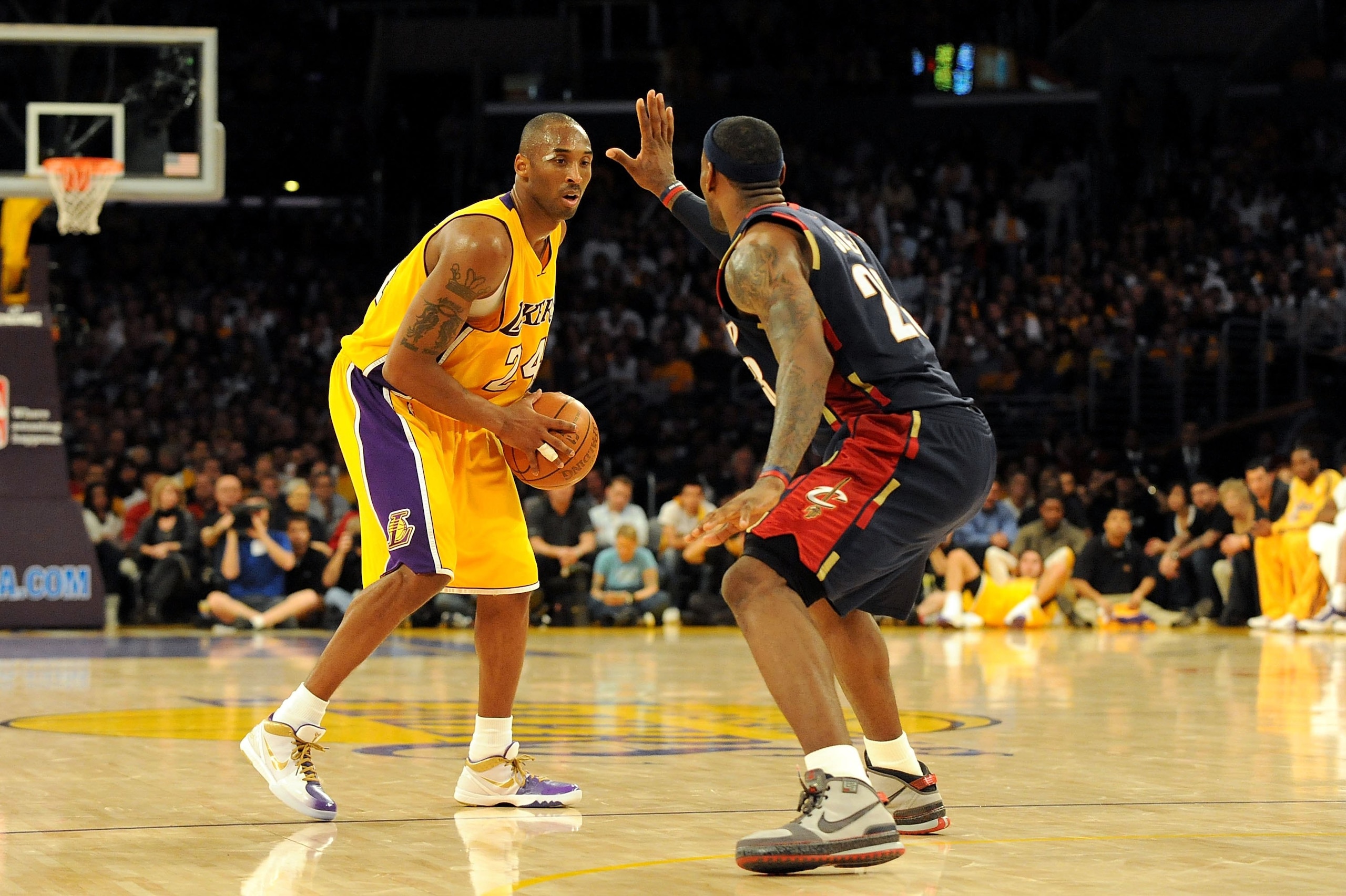 LOS ANGELES, CA - JANUARY 19:  Kobe Bryant #24 of the Los Angeles Lakers drives the ball against LeBron James #23 of the Cleveland Cavaliers during the game at Staples Center on January 19, 2009 in Los Angeles, California.  The Lakers defeated the Cavalie