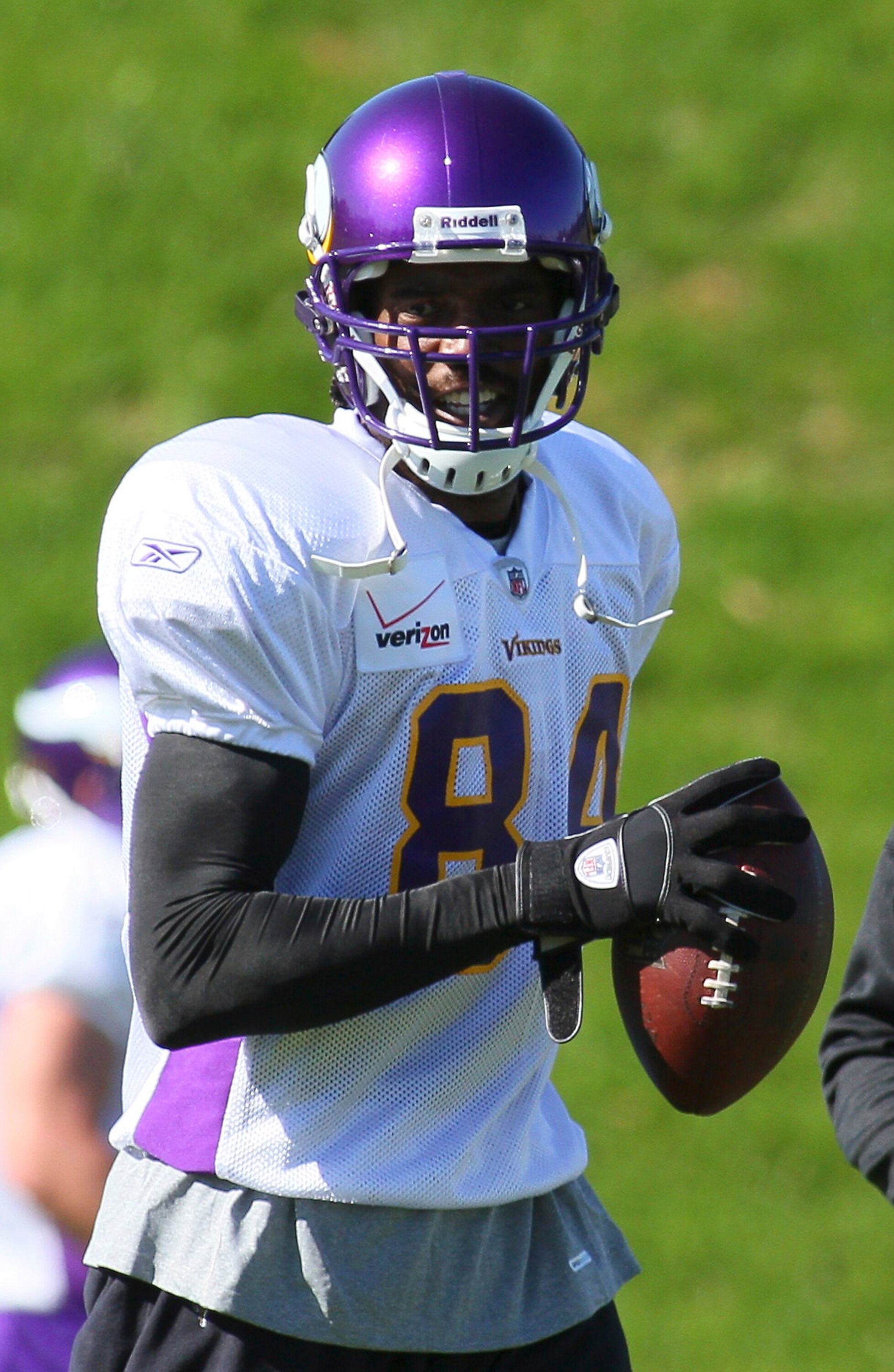 EDEN PRAIRIE, MN - OCTOBER 7:  Wide receiver Randy Moss #84 of the Minnesota Vikings takes his first practice after re-joining the Vikings at Winter Park on October 7, 2010 in Eden Prairie, Minnesota.  (Photo by Adam Bettcher/Getty Images)