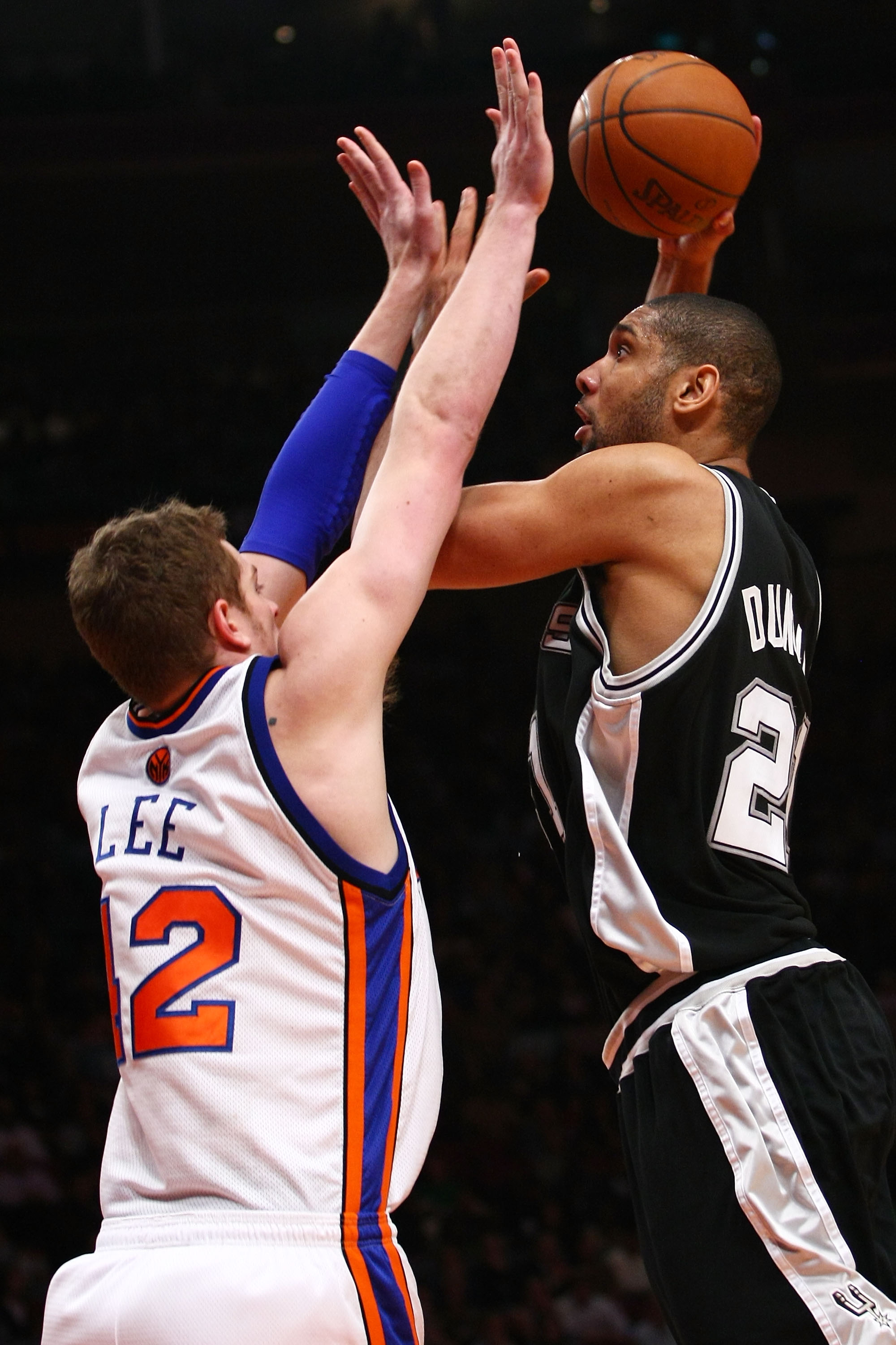 NEW YORK - FEBRUARY 17: Tim Duncan #21 of the San Antonio Spurs shoots over David Lee #42 of the New York Knicks at Madison Square Garden February 17, 2009 in New York City. The Knicks won the game in overtime 112-107. NOTE TO USER: User expressly acknowl NEW YORK - FEBRUARY 17: Tim Duncan #21 of the San Antonio Spurs shoots over David Lee #42 of the New York Knicks at Madison Square Garden February 17, 2009 in New York City. The Knicks won the game in overtime 112-107. NOTE TO USER: User expressly acknowl