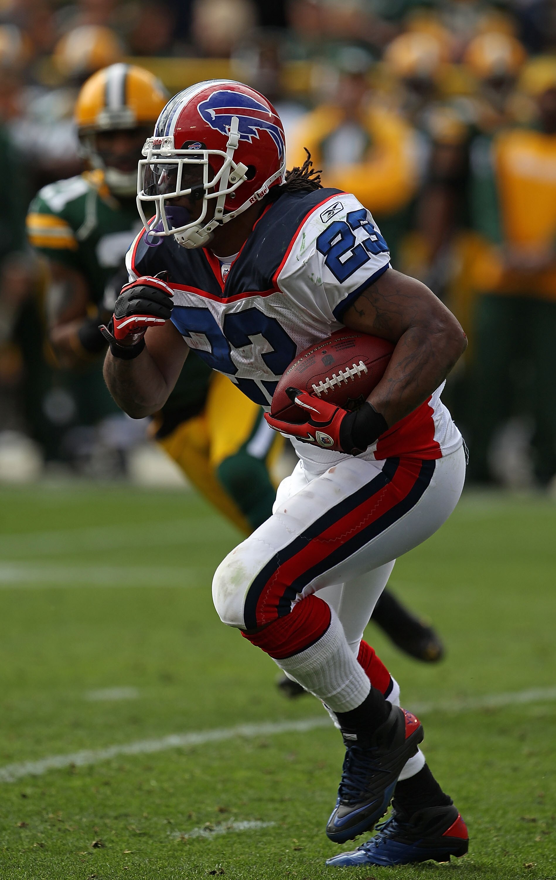 GREEN BAY, WI - SEPTEMBER 19: Marshawn Lynch #23 of the Buffalo Bills runs against the Green Bay Packers at Lambeau Field on September 19, 2010 in Green Bay, Wisconsin. The Packers defeated the Bills 34-7. (Photo by Jonathan Daniel/Getty Images)