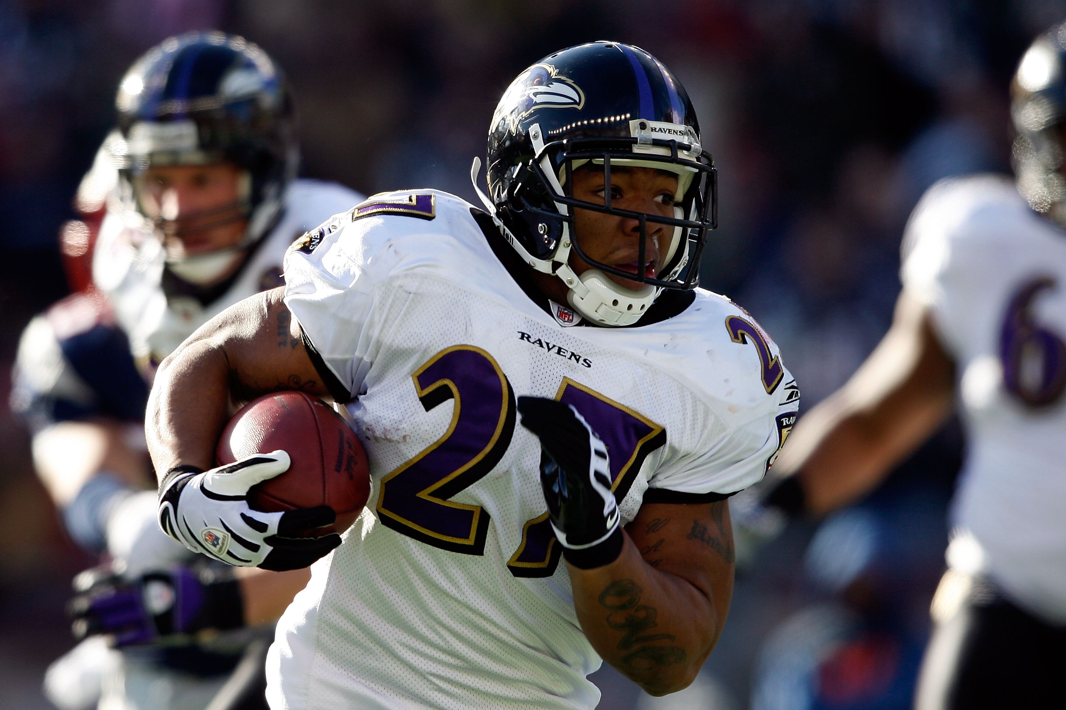 FOXBORO, MA - JANUARY 10:  Ray Rice #27 of the Baltimore Ravens runs the ball against the New England Patriots during the 2010 AFC wild-card playoff game at Gillette Stadium on January 10, 2010 in Foxboro, Massachusetts.  (Photo by Elsa/Getty Images)