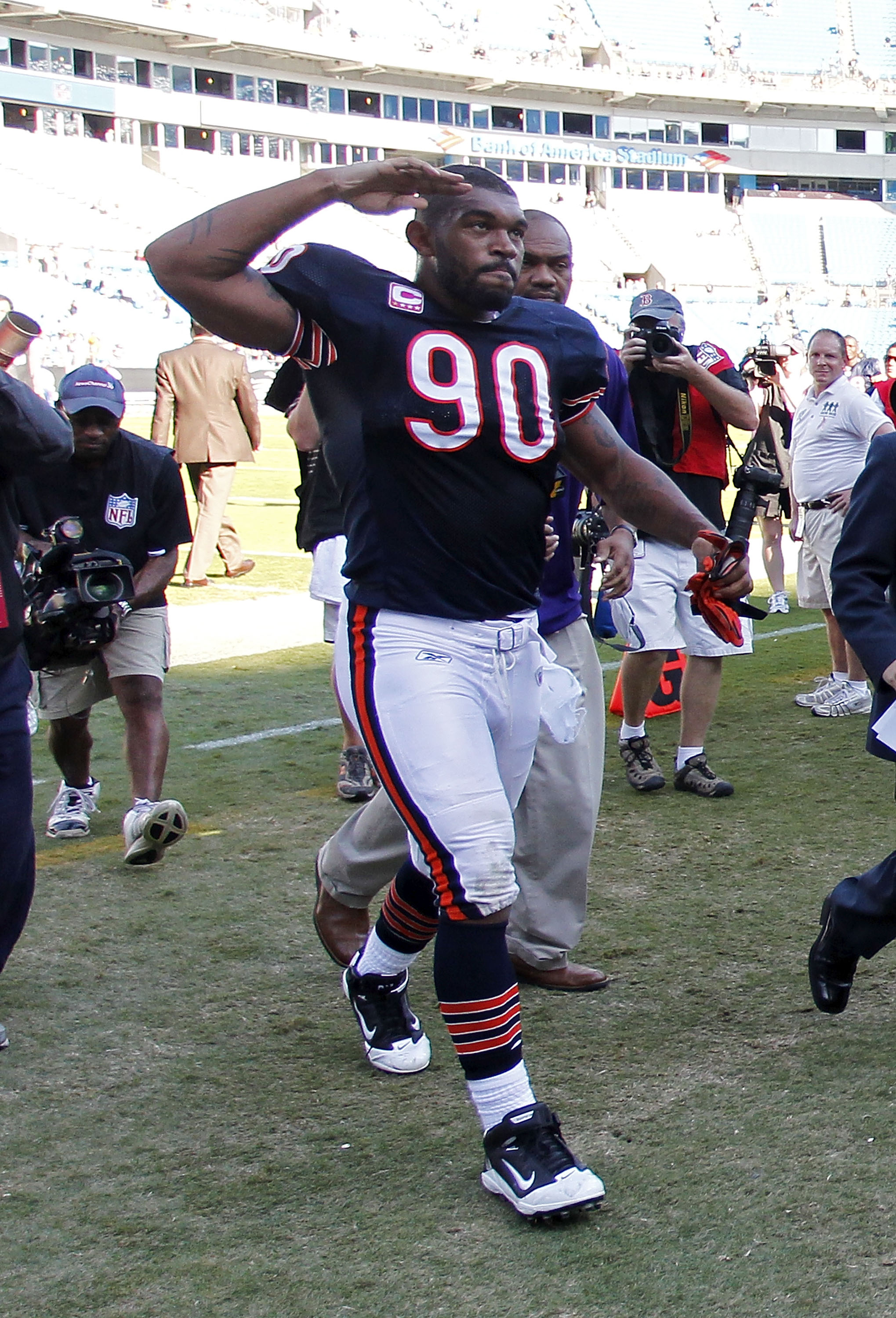 CHARLOTTE, NC - OCTOBER 10: Defensive end Julius Peppers #90 of the Chicago Bears salutes the crowd as he leaves the field after the Bears game against the Carolina Panthers at Bank of America Stadium on October 10, 2010 in Charlotte, North Carolina. (Pho