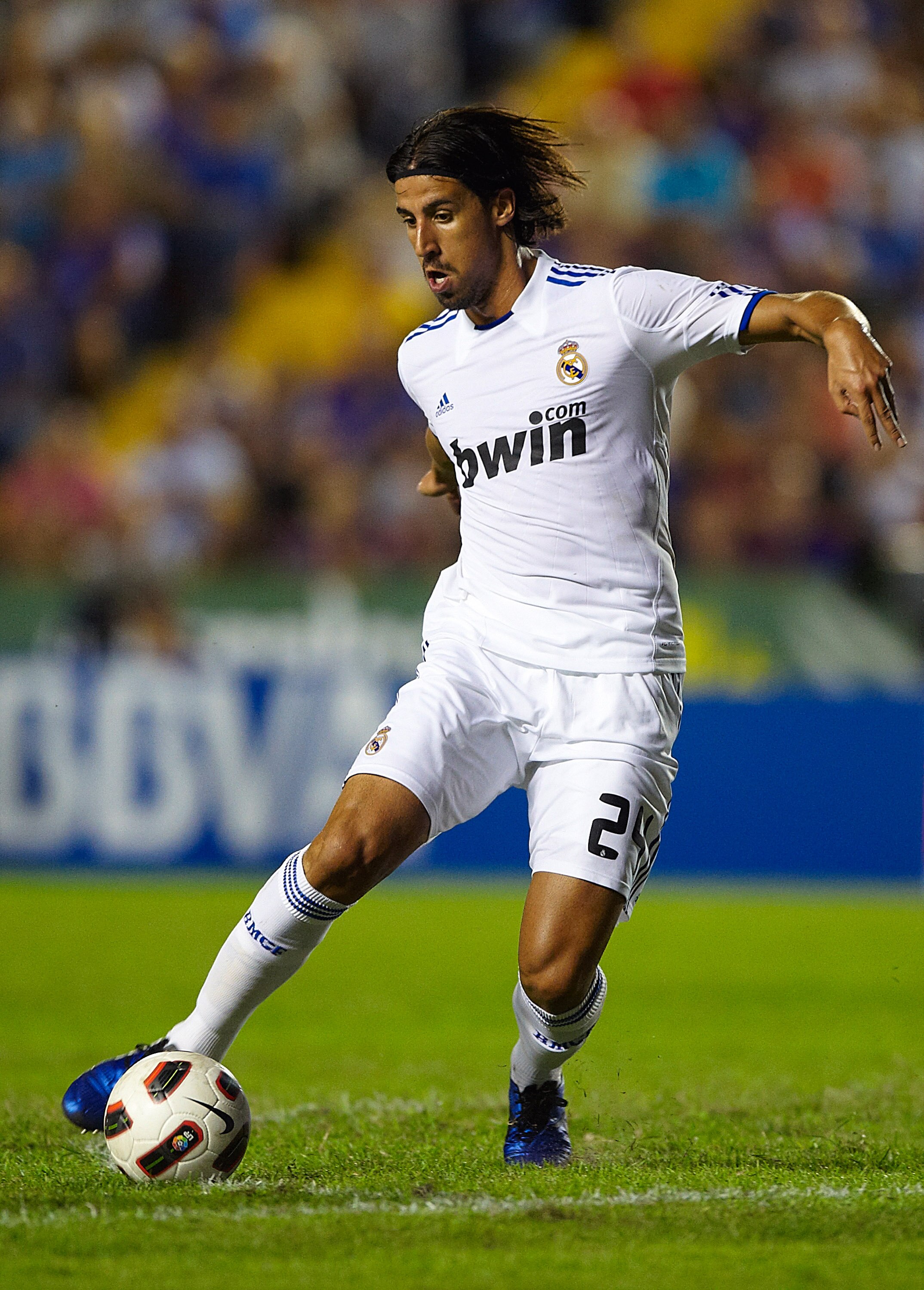 VALENCIA, SPAIN - SEPTEMBER 25: Sami Khedira of Real Madrid controls the ball  during the La Liga match between Levante UD and Real Madrid at Ciutat de Valencia on September 25, 2010 in Valencia, Spain.  (Photo by Manuel Queimadelos Alonso/Getty Images)