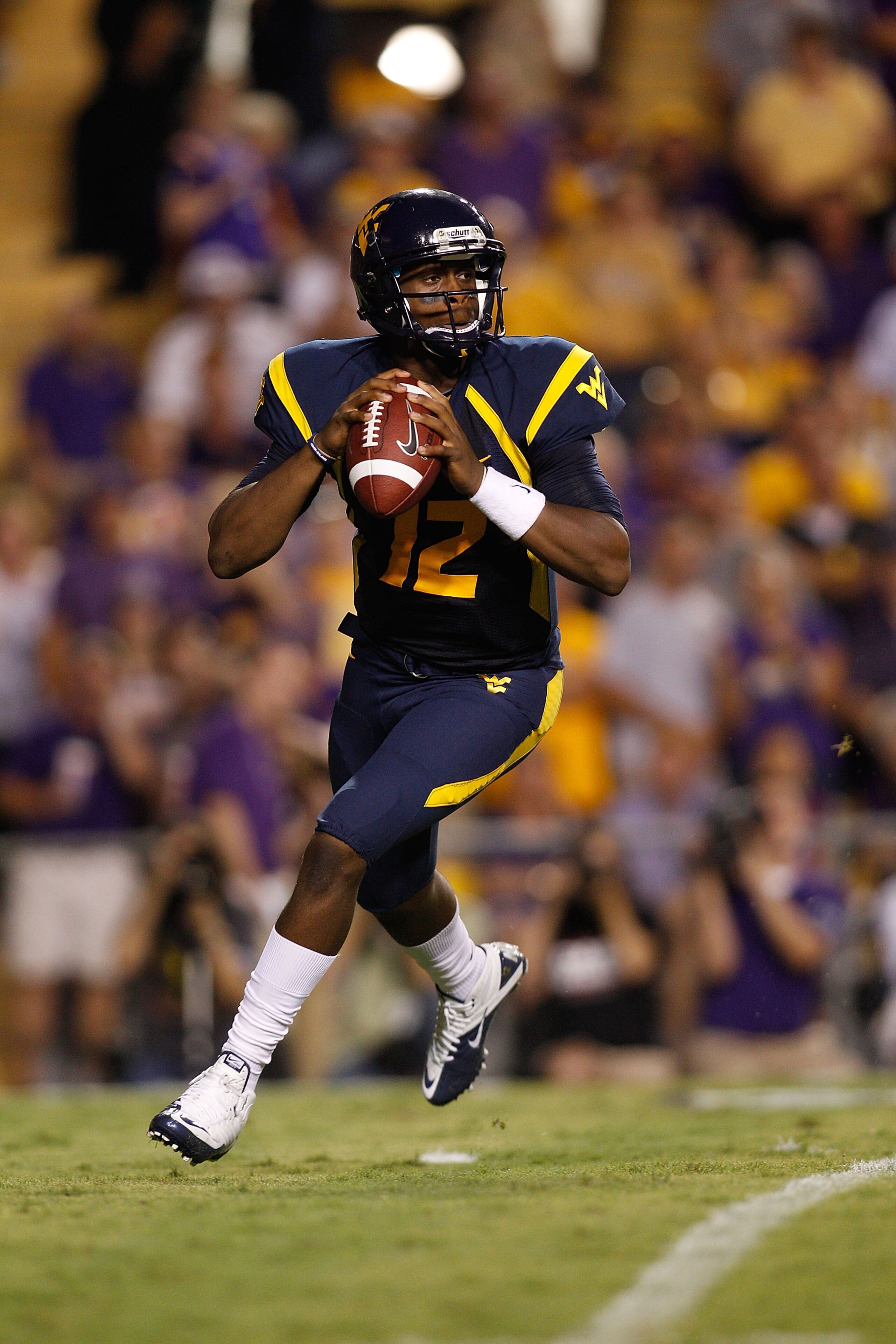 BATON ROUGE, LA - SEPTEMBER 25:  Quarterback Geno Smith #12 of the West Virginia Mountaineers in action against the Louisiana State University Tigers at Tiger Stadium on September 25, 2010 in Baton Rouge, Louisiana.  (Photo by Chris Graythen/Getty Images)