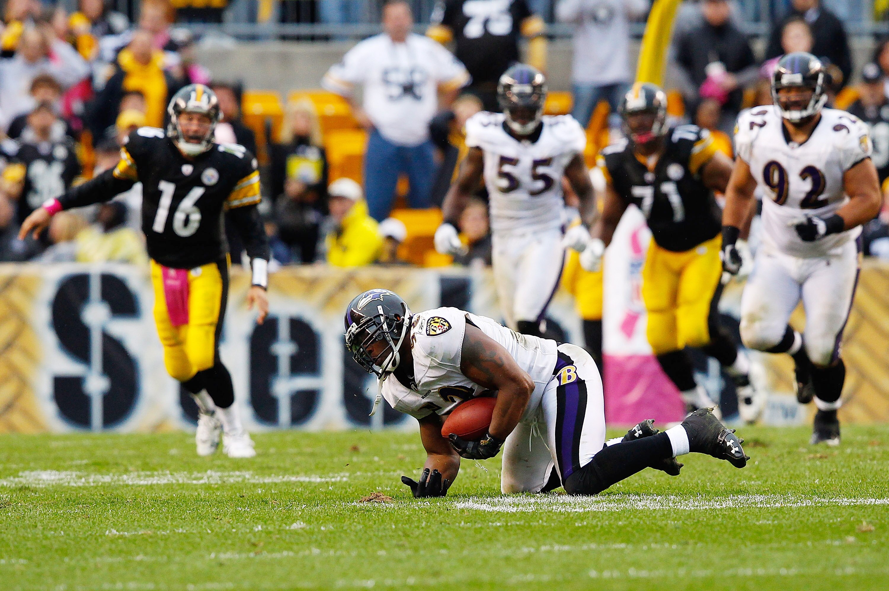 PITTSBURGH - OCTOBER 03:  Ray Lewis #52 of the Baltimore Ravens intercepts a pass in the fourth quarter from Charlie Batch #16 of the Pittsburgh Steelers during the game on October 3, 2010 at Heinz Field in Pittsburgh, Pennsylvania.  (Photo by Jared Wicke