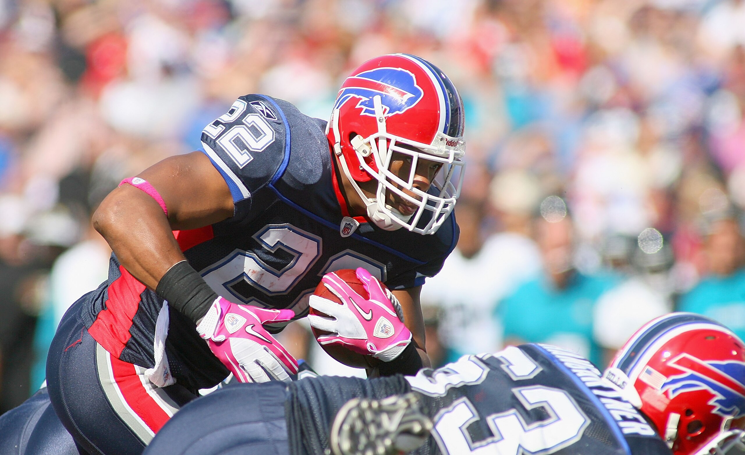 ORCHARD PARK, NY - OCTOBER 10: Fred Jackson #22  of the Buffalo Bills runs against  the Jacksonville Jaguars at Ralph Wilson Stadium on October 10, 2010 in Orchard Park, New York.  (Photo by Rick Stewart/Getty Images)
