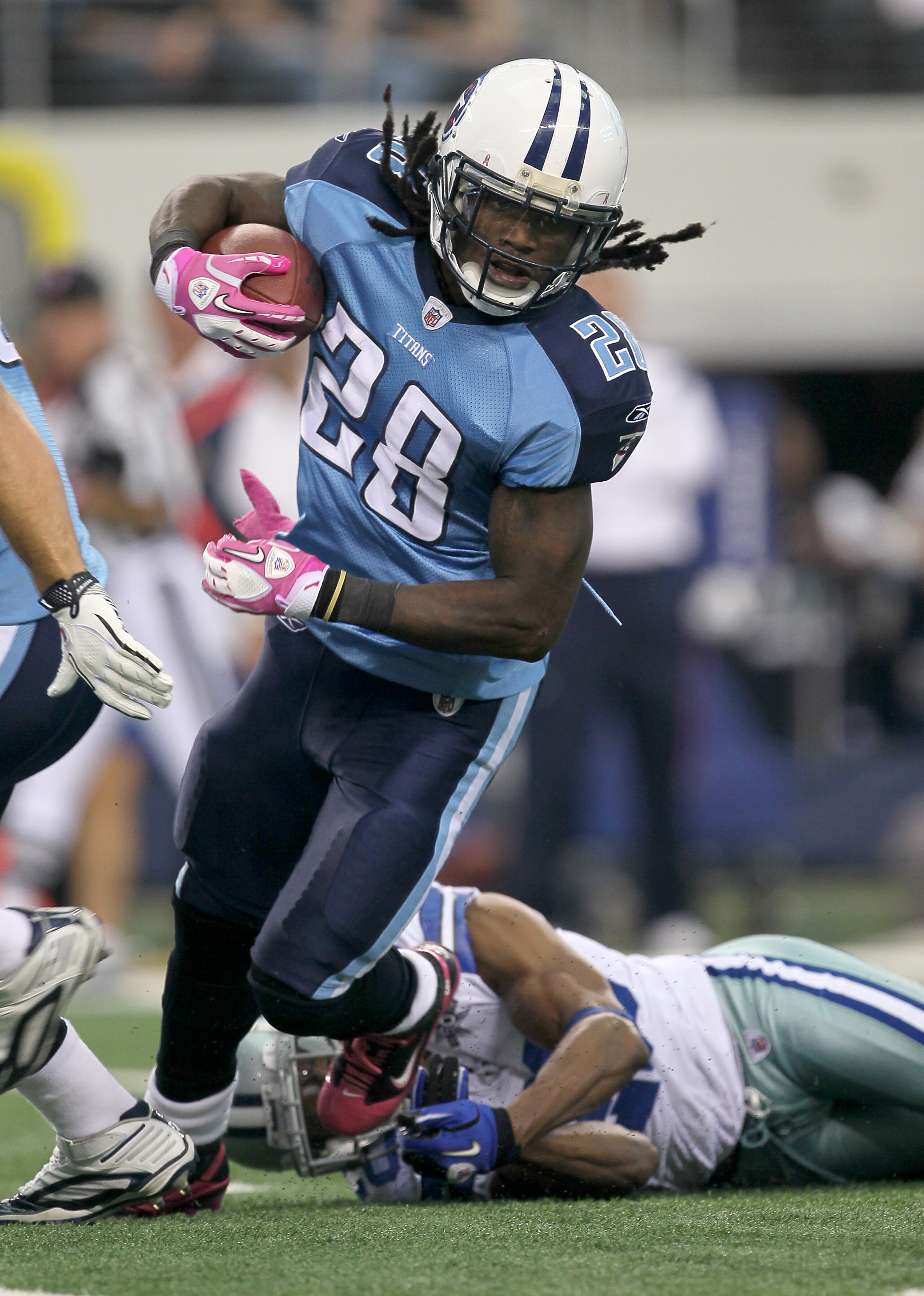 ARLINGTON, TX - OCTOBER 10:  Running back Chris Johnson #28 of the Tennessee Titans carries the ball against the Dallas Cowboys at Cowboys Stadium on October 10, 2010 in Arlington, Texas.  (Photo by Stephen Dunn/Getty Images)